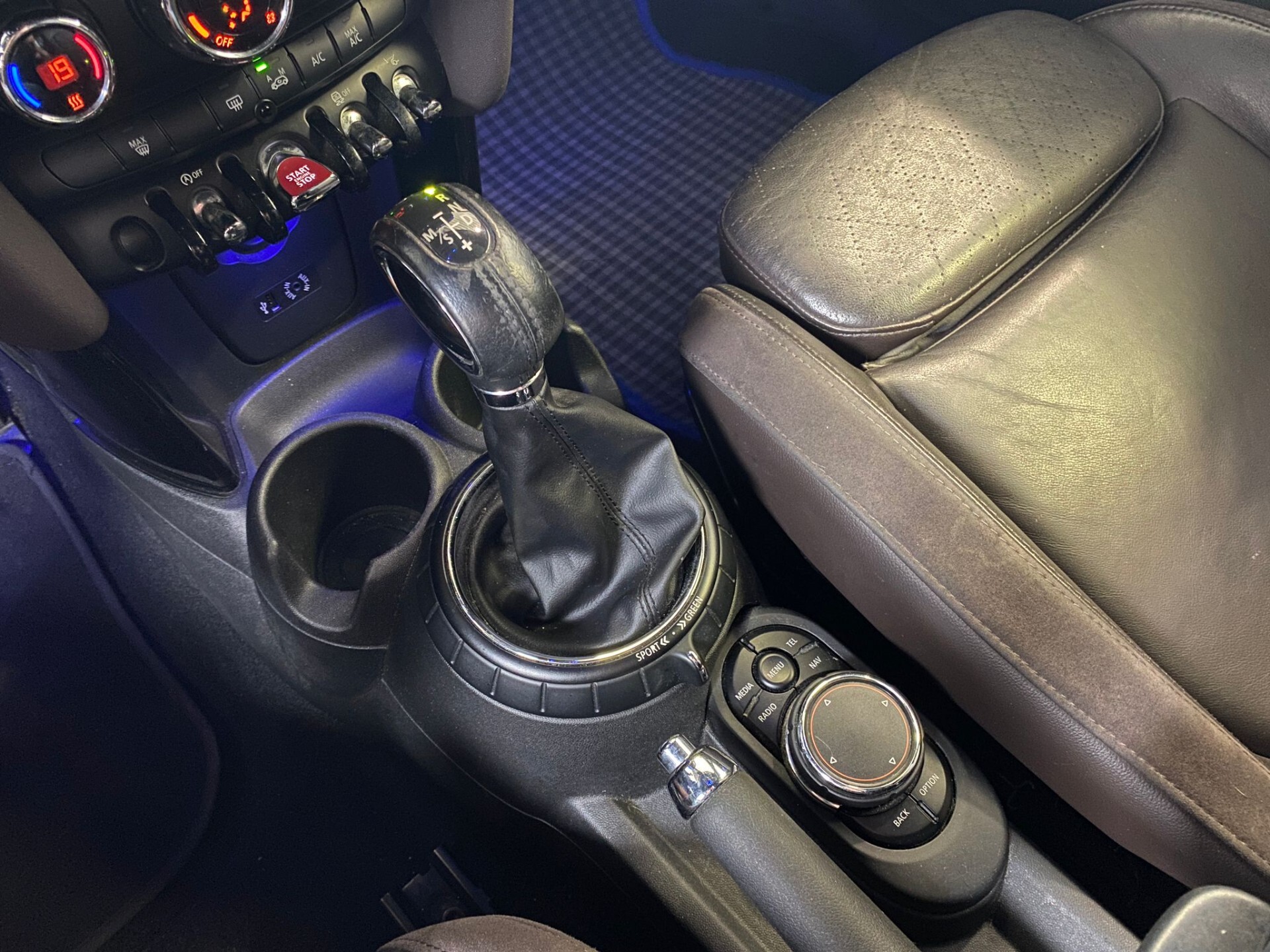 Mini Cooper 1.5Diesel HYPE Navi/Pelle/Xenon/C.Auto 