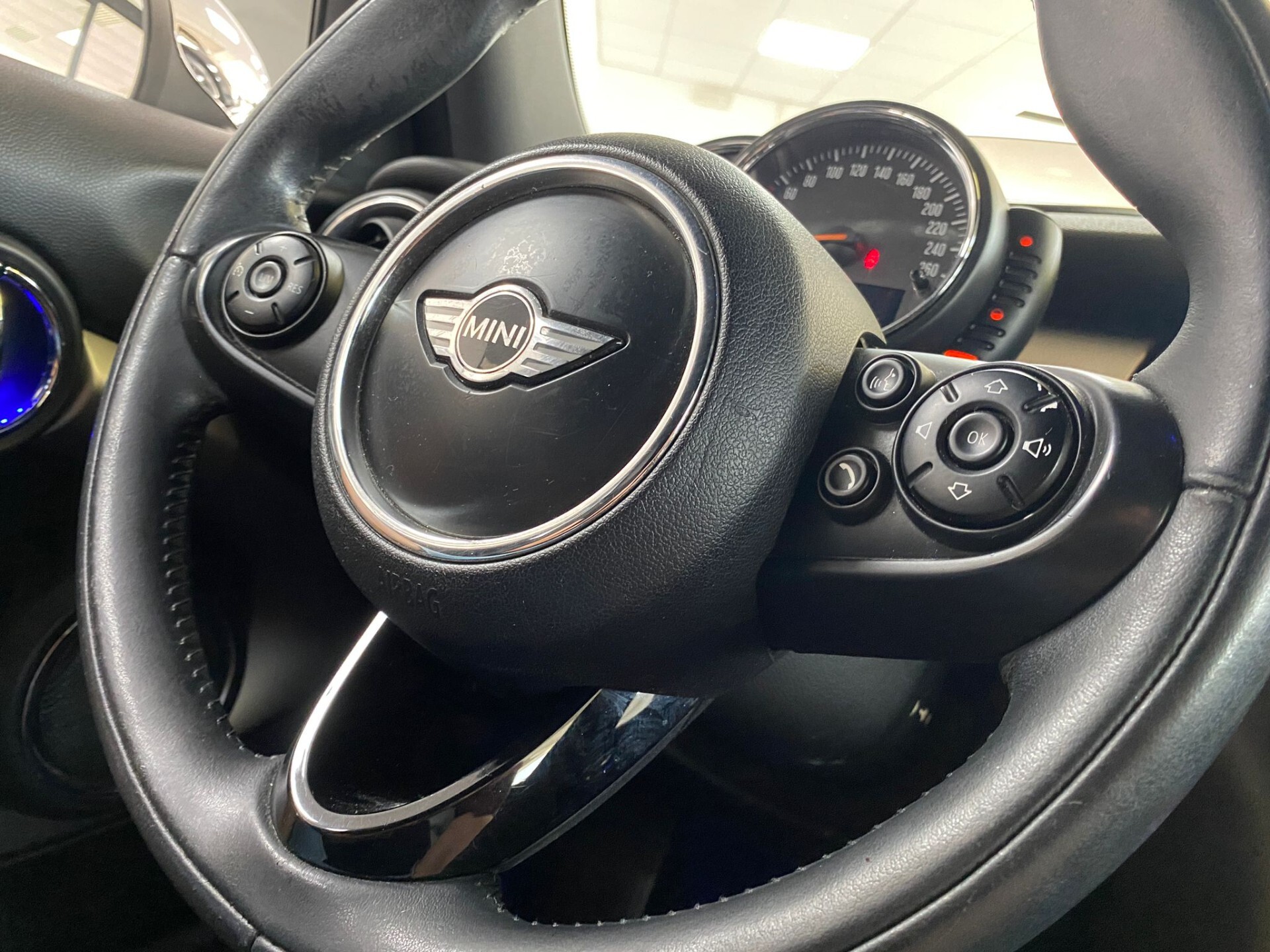 Mini Cooper 1.5Diesel HYPE Navi/Pelle/Xenon/C.Auto 