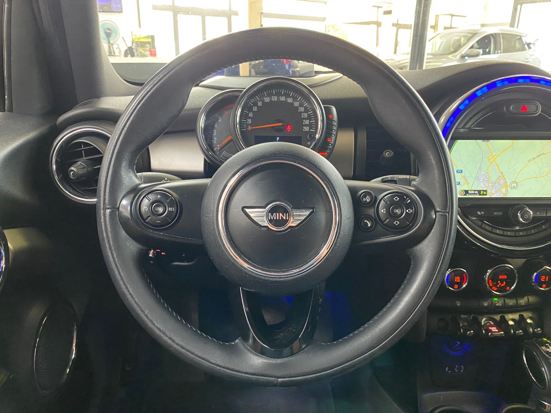 Mini Cooper 1.5Diesel HYPE Navi/Pelle/Xenon/C.Auto 