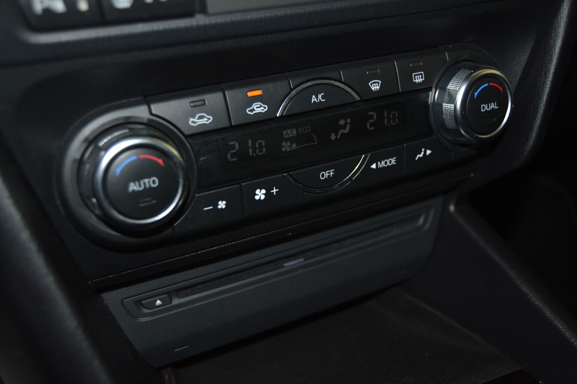 Mazda3 1.5 Skyactiv-D Exceed Cruise/Xenon/UNIPRO