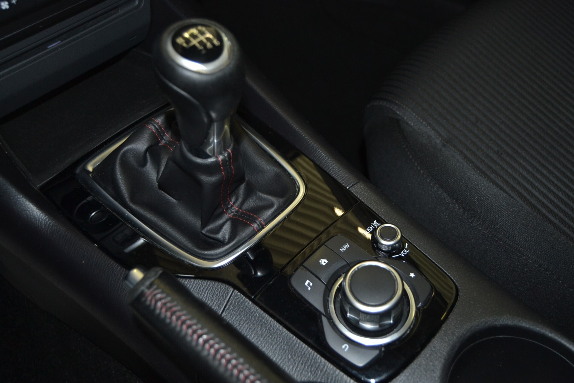 Mazda3 1.5 Skyactiv-D Exceed Cruise/Xenon/UNIPRO