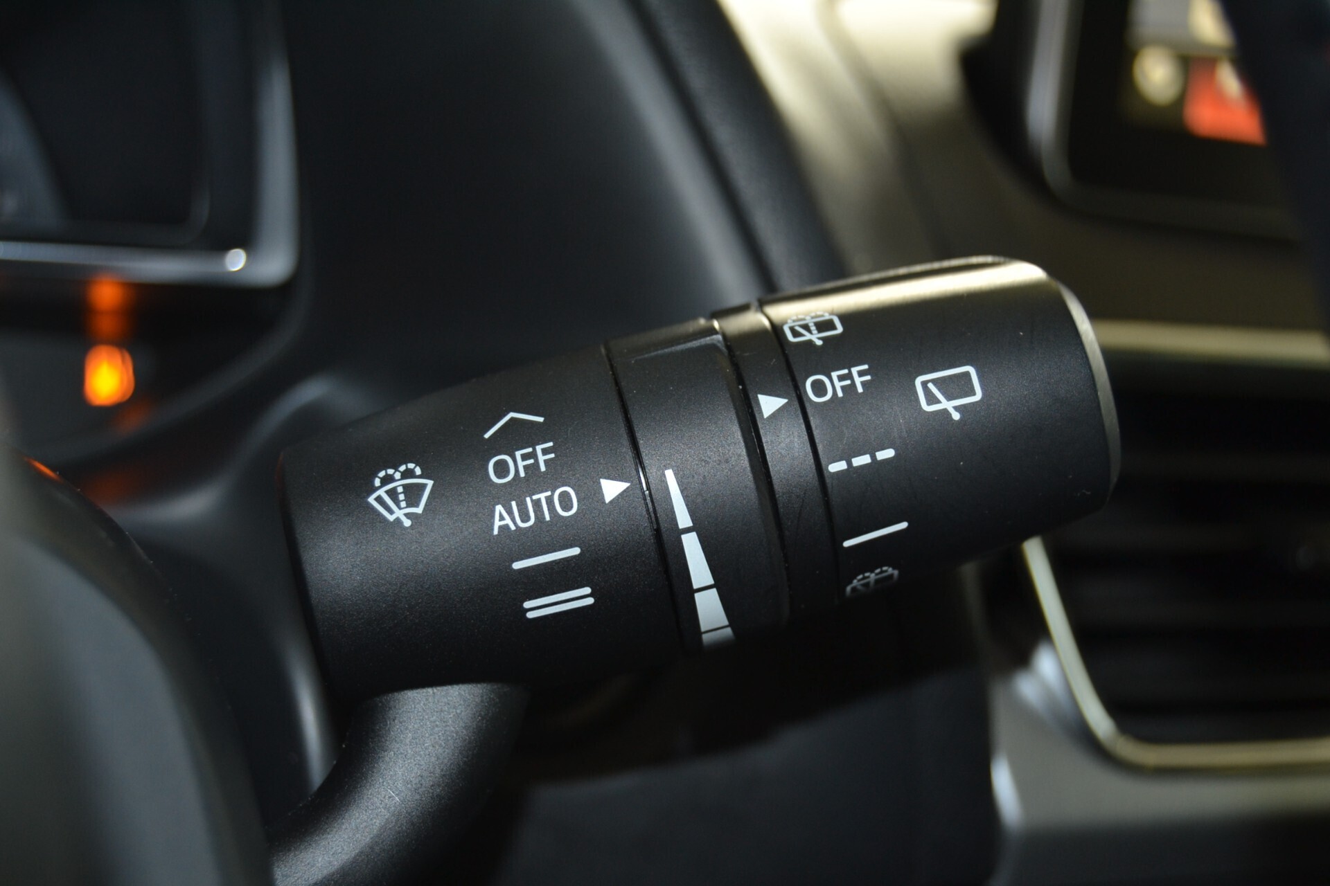 Mazda3 1.5 Skyactiv-D Exceed Cruise/Xenon/UNIPRO