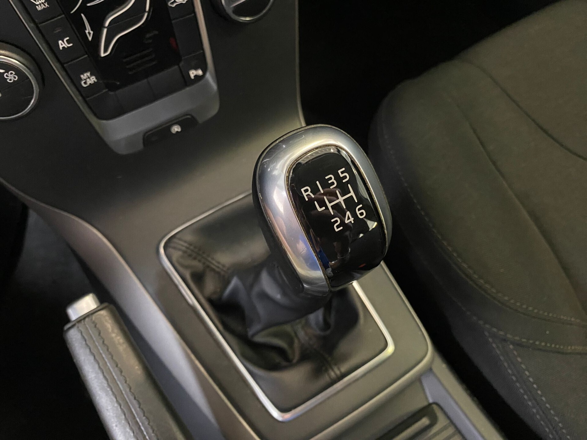 Volvo V40 D2 1.6 Business UniPro/Cruise/KMDOC