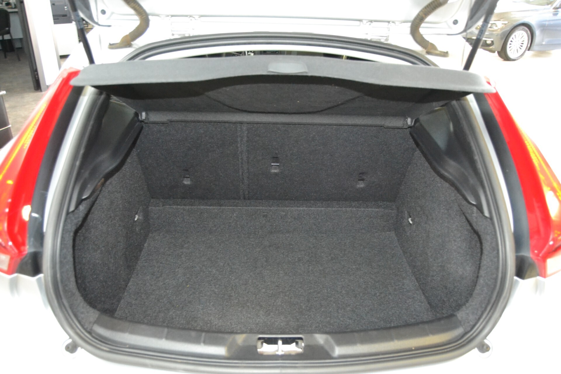 Volvo V40 D2 1.6 Business UniPro/Cruise/KMDOC