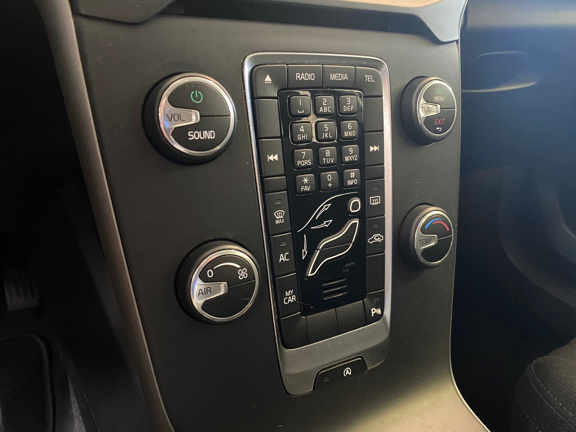 Volvo V40 D2 1.6 Business UniPro/Cruise/KMDOC