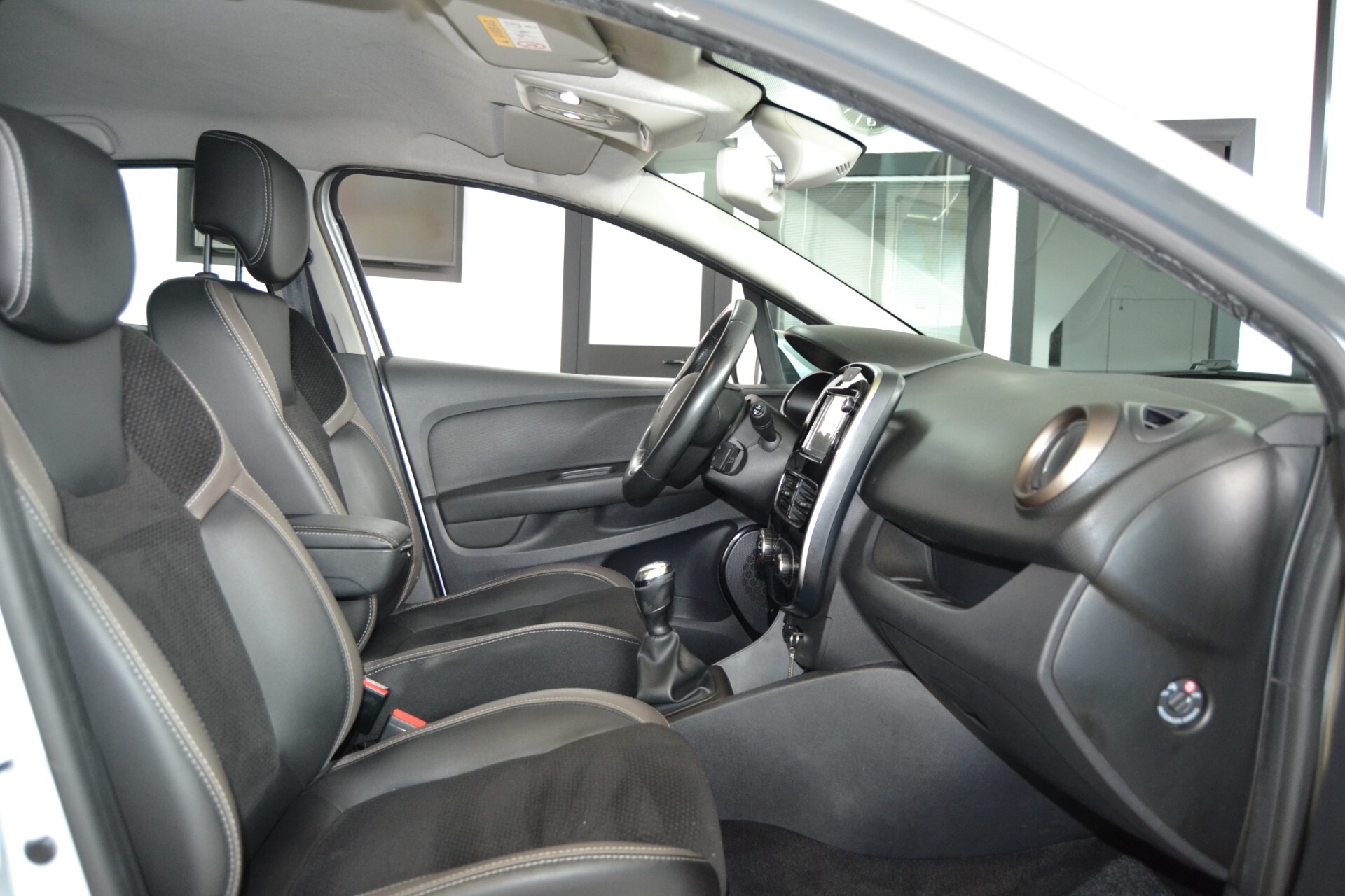 Renault Clio 1.5 dCi 75 CV Intens Navi/Xenon/Cruise/T.cam