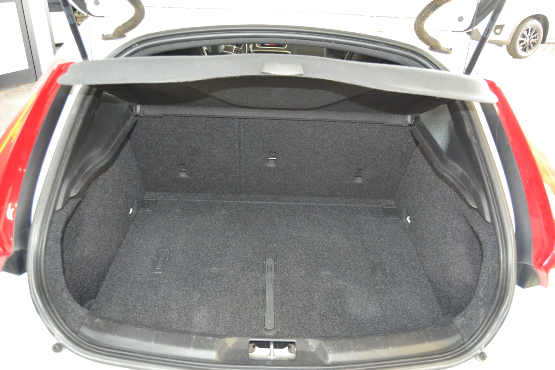 Volvo V40 D2 1.6 R-Design UniPro/Navi/Xenon/Cruse/Pelle