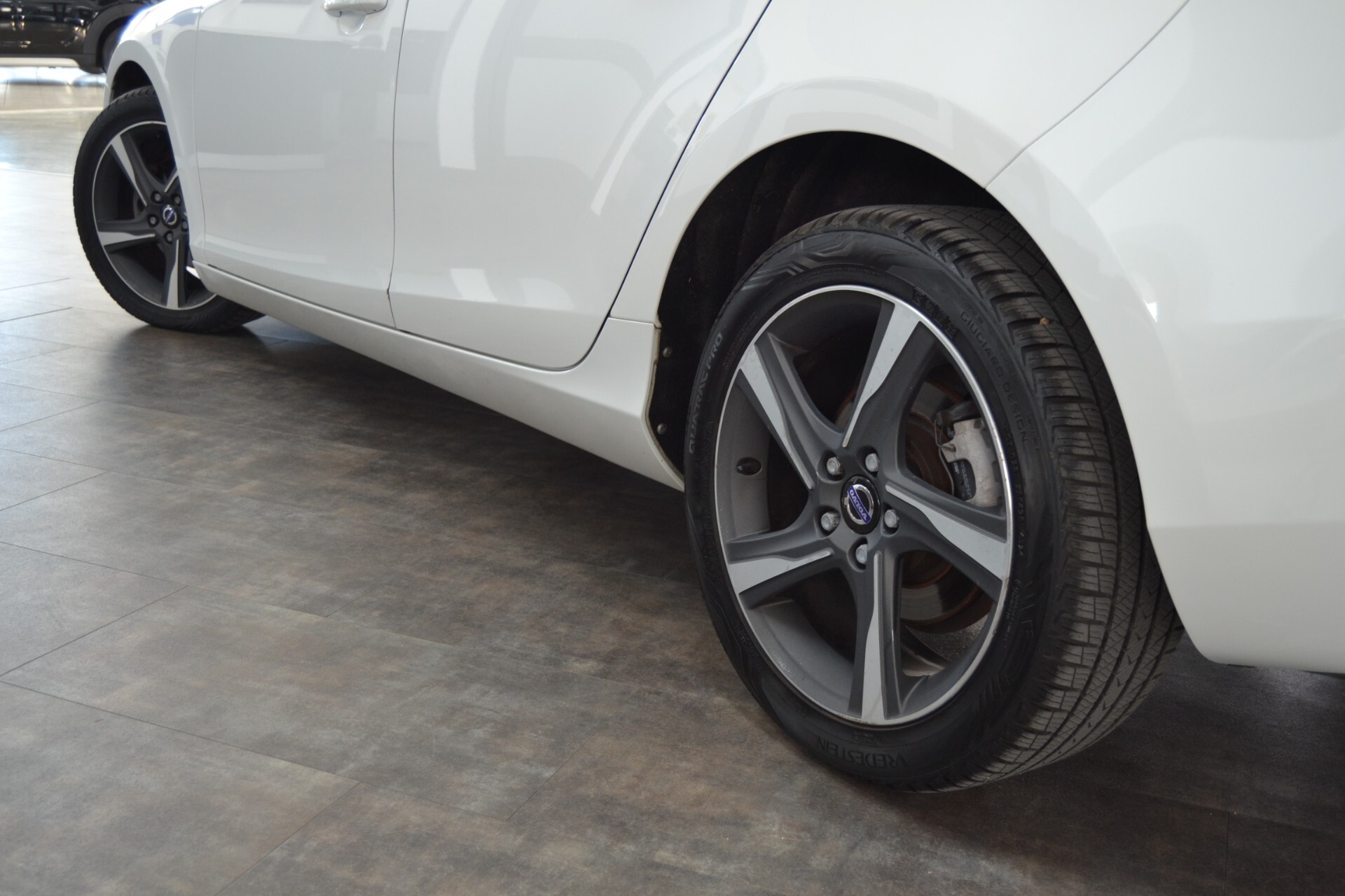 Volvo V40 D2 1.6 R-Design UniPro/Navi/Xenon/Cruse/Pelle