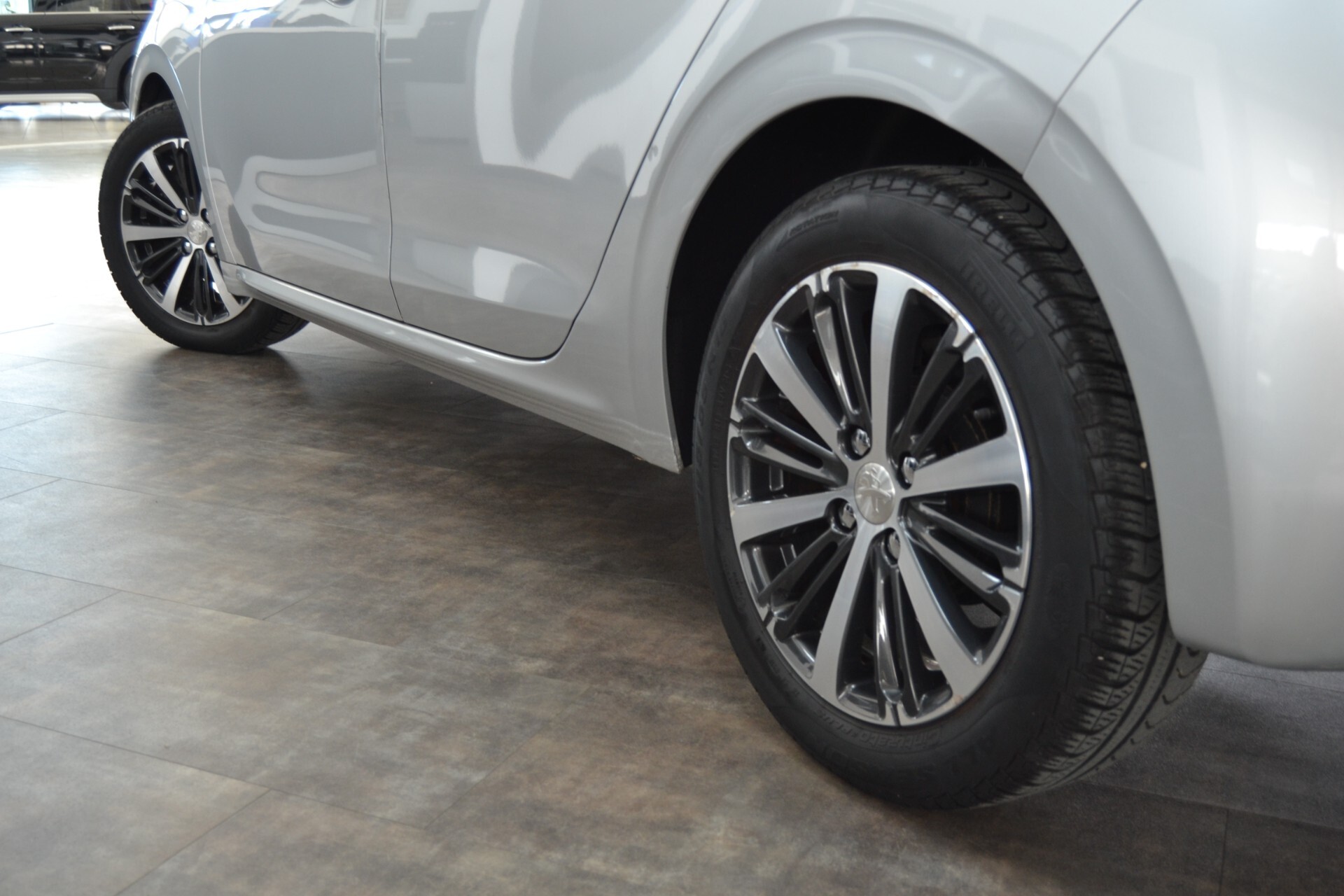 Peugeot 208 BlueHDi 75 5P Allure Navi/UniPRO/KMDOC