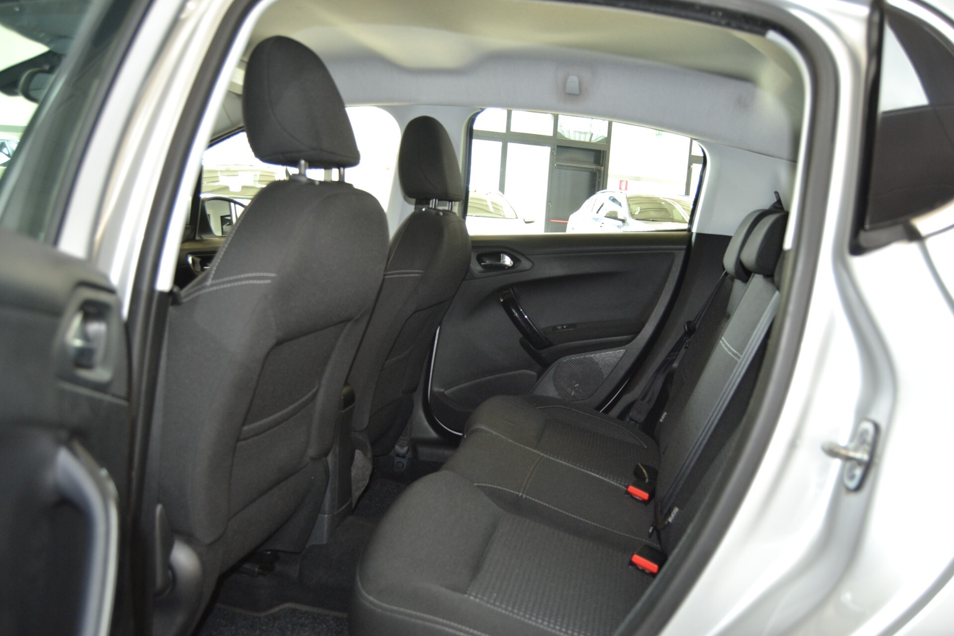 Peugeot 208 BlueHDi 75 5P Allure Navi/UniPRO/KMDOC