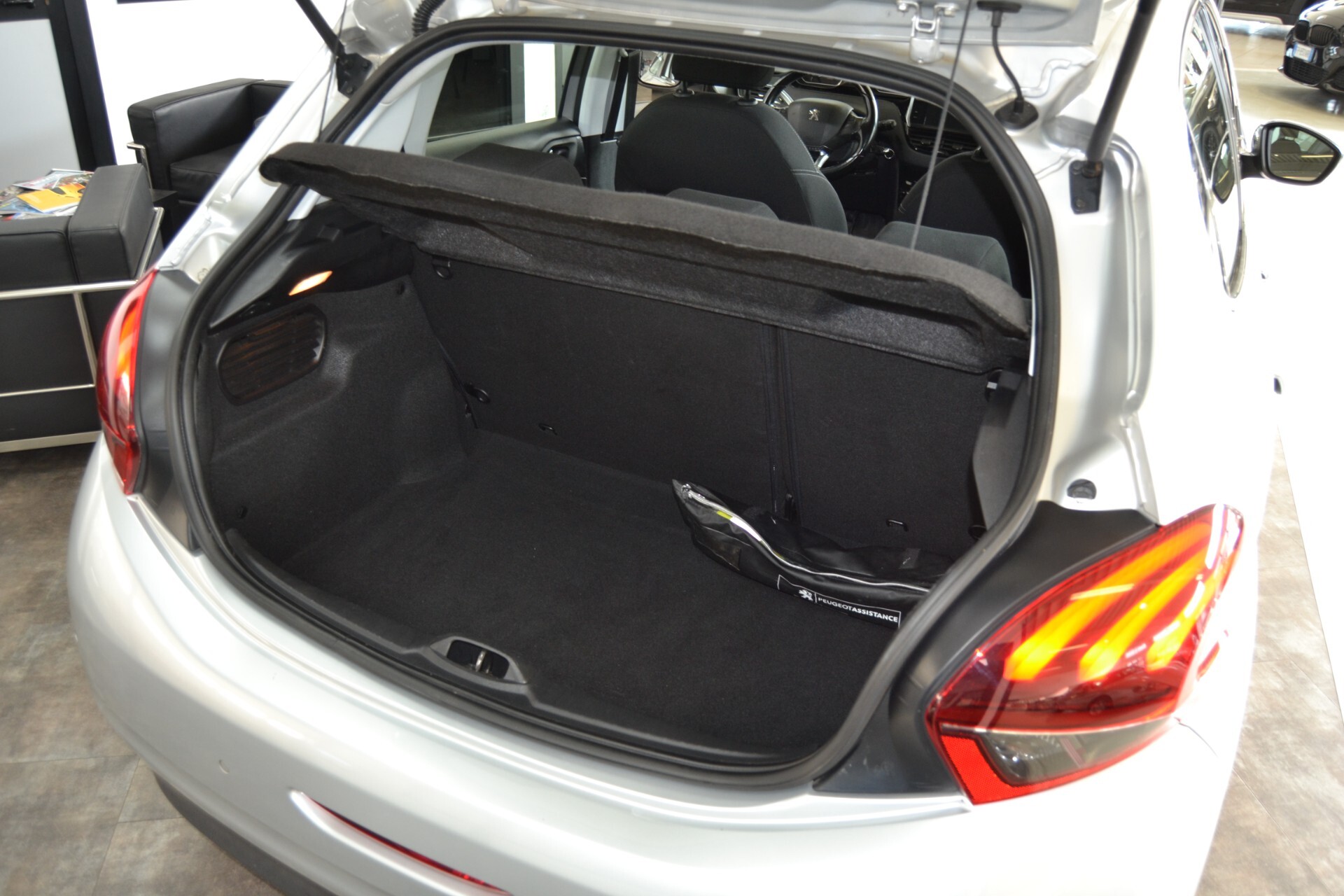 Peugeot 208 BlueHDi 75 5P Allure Navi/UniPRO/KMDOC