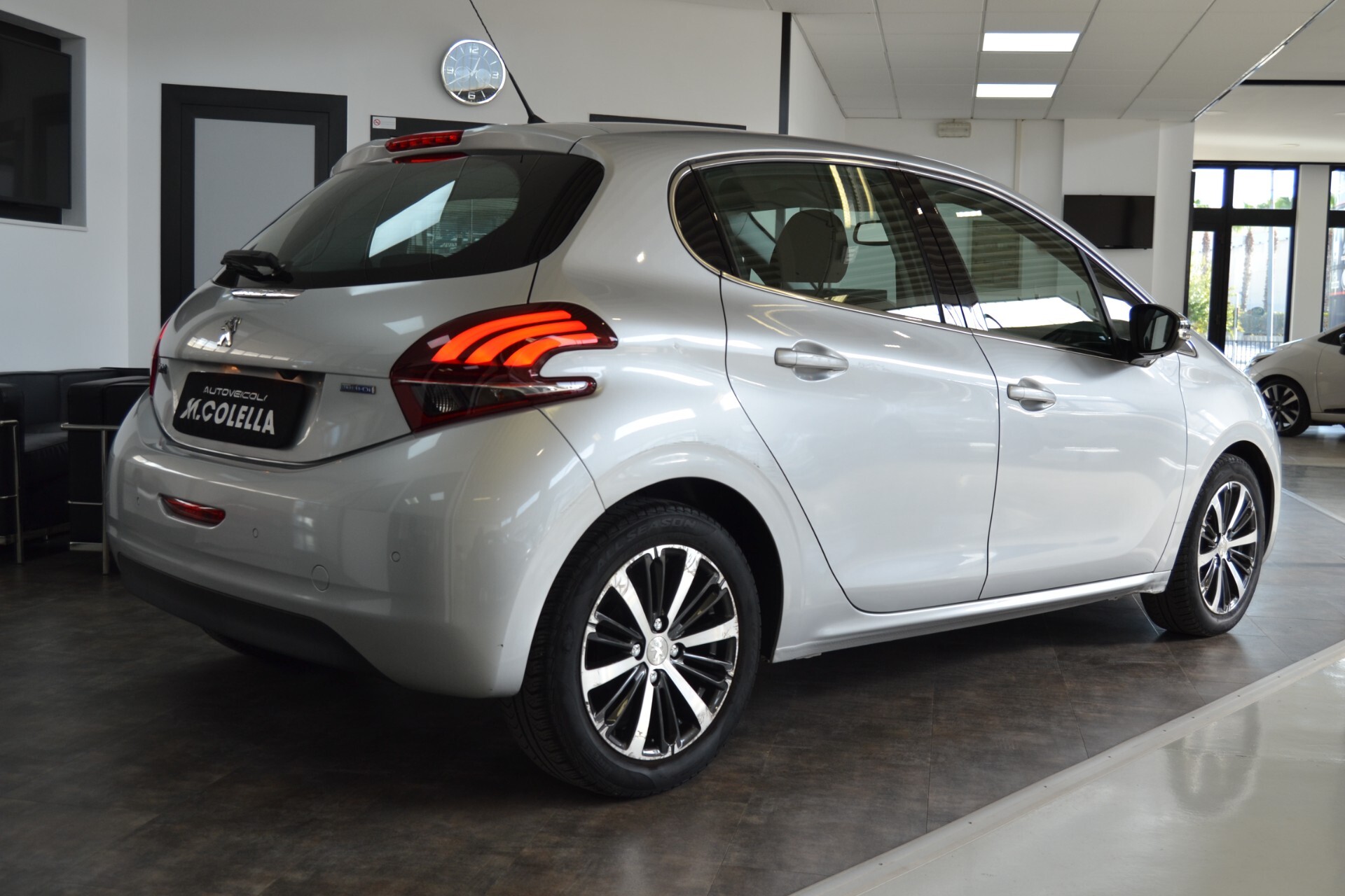 Peugeot 208 BlueHDi 75 5P Allure Navi/UniPRO/KMDOC