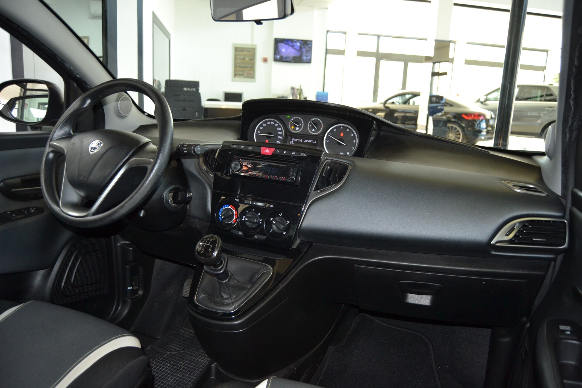 Lancia Ypsilon 0.9 TwinAir 85 CV 5 porte Metano Ecochic Elefantino