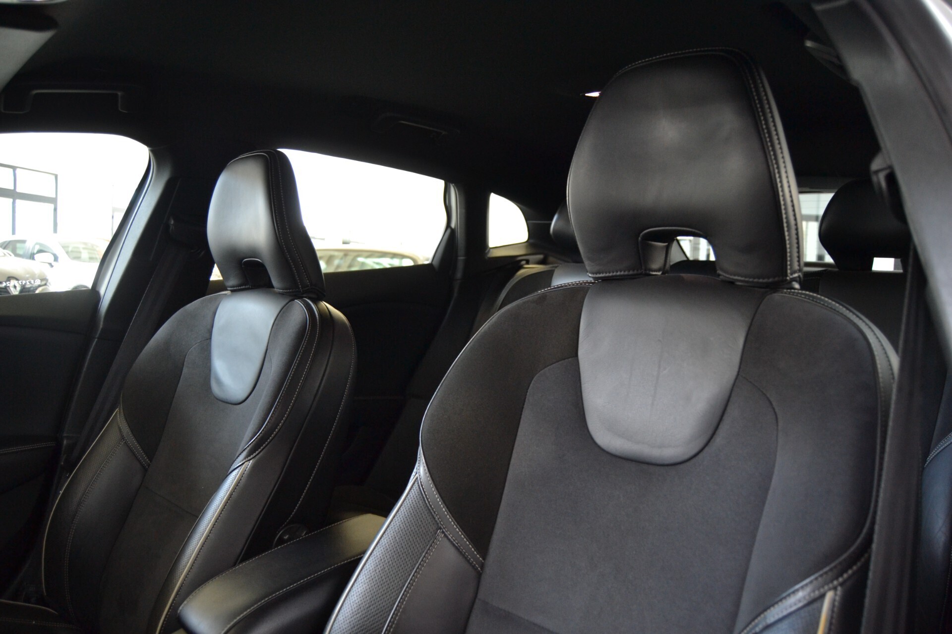 Volvo V40 D2 1.6 R-Design UniPro/Navi/Xenon/Cruse/Pelle