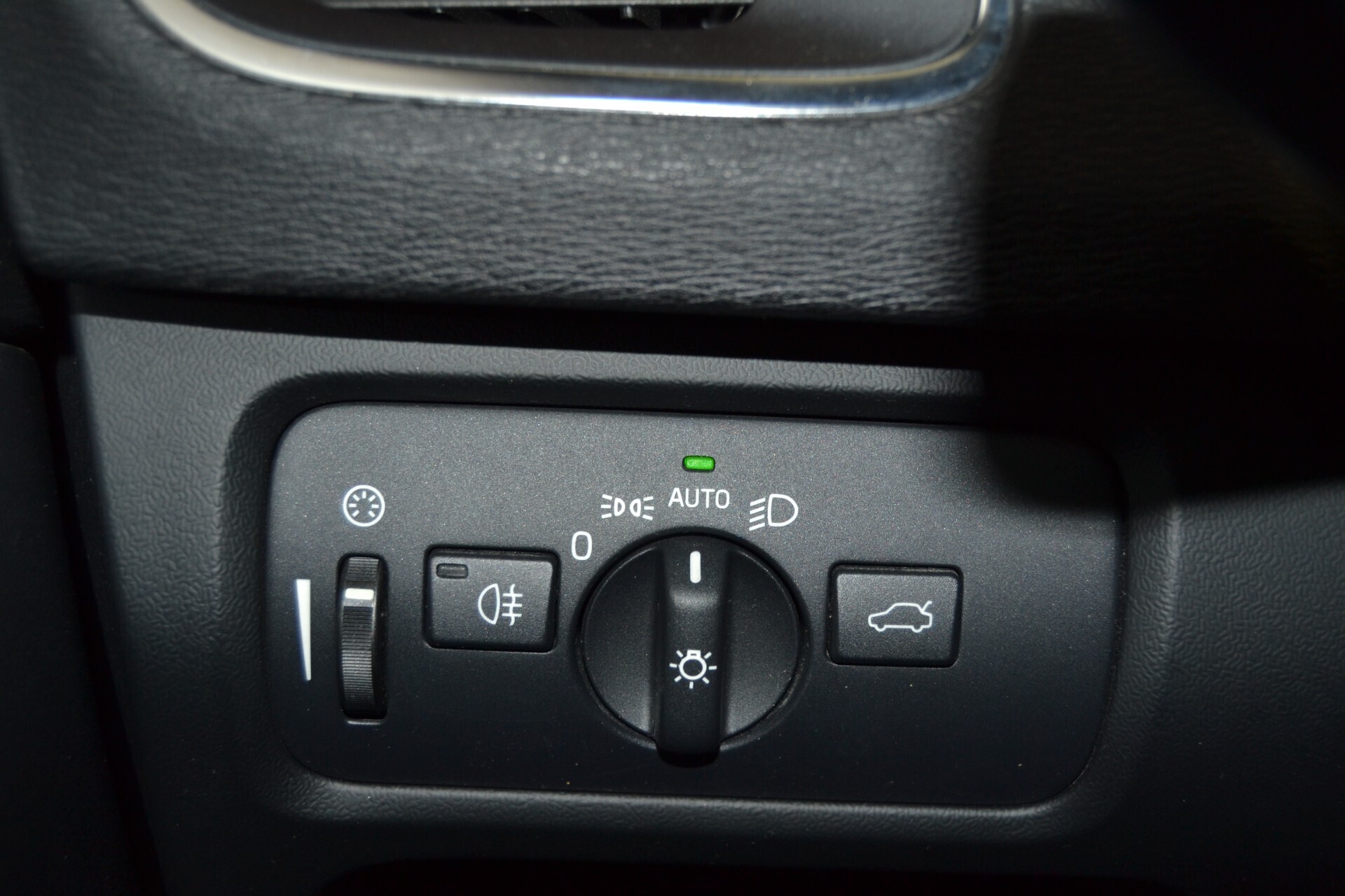 Volvo V40 D2 1.6 R-Design UniPro/Navi/Xenon/Cruse/Pelle