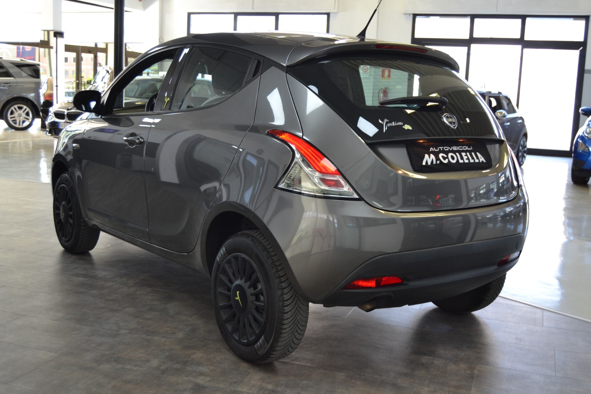 Lancia Ypsilon 0.9 TwinAir 85 CV 5 porte Metano Ecochic Elefantino