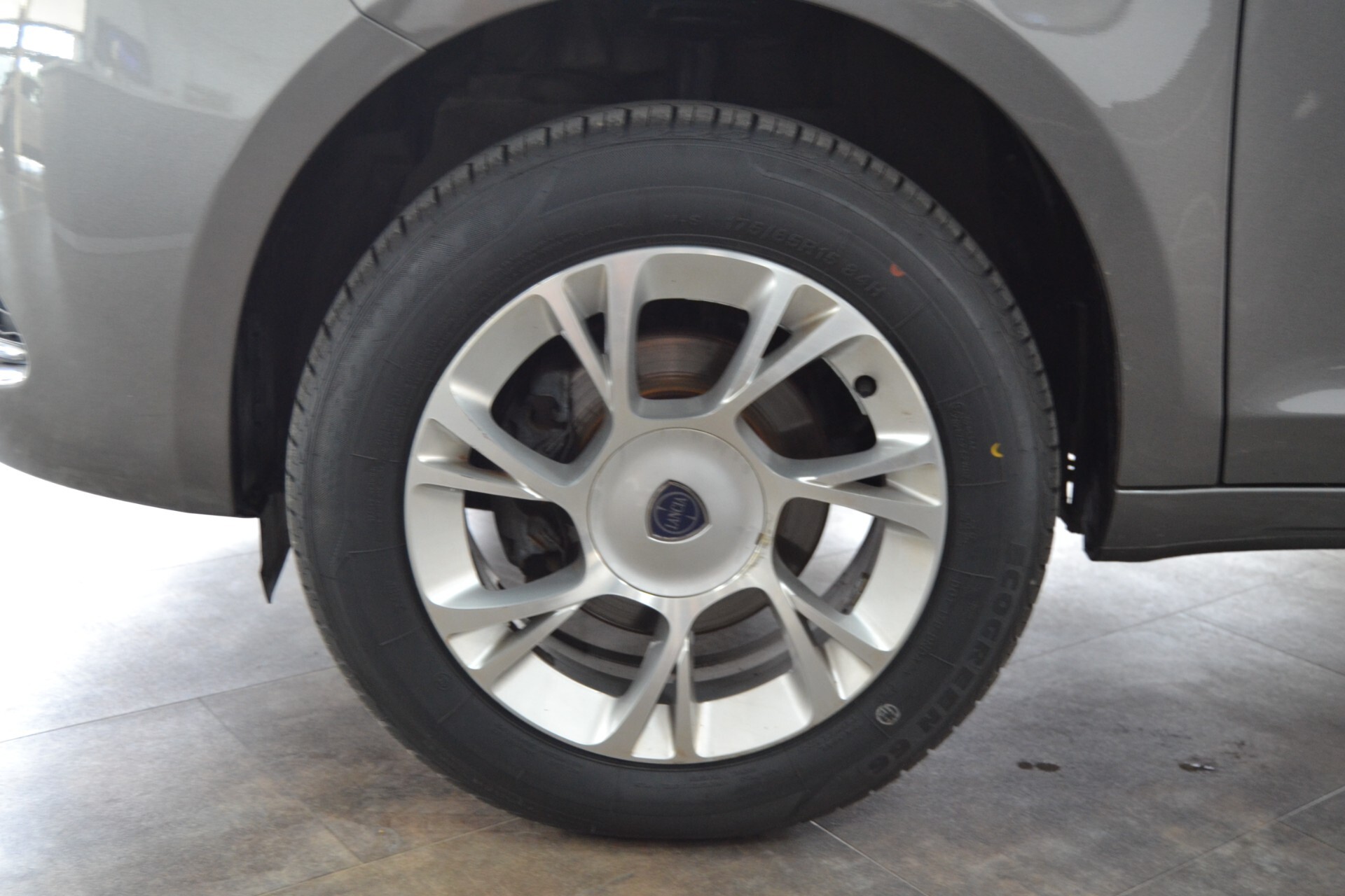 Lancia Ypsilon 0.9 TwinAir 85 CV 5 porte Metano Ecochic Gold