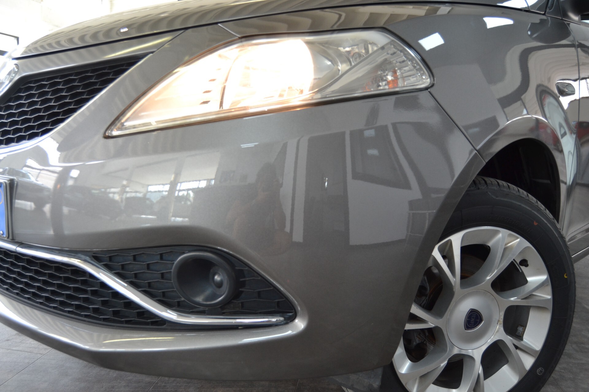 Lancia Ypsilon 0.9 TwinAir 85 CV 5 porte Metano Ecochic Gold