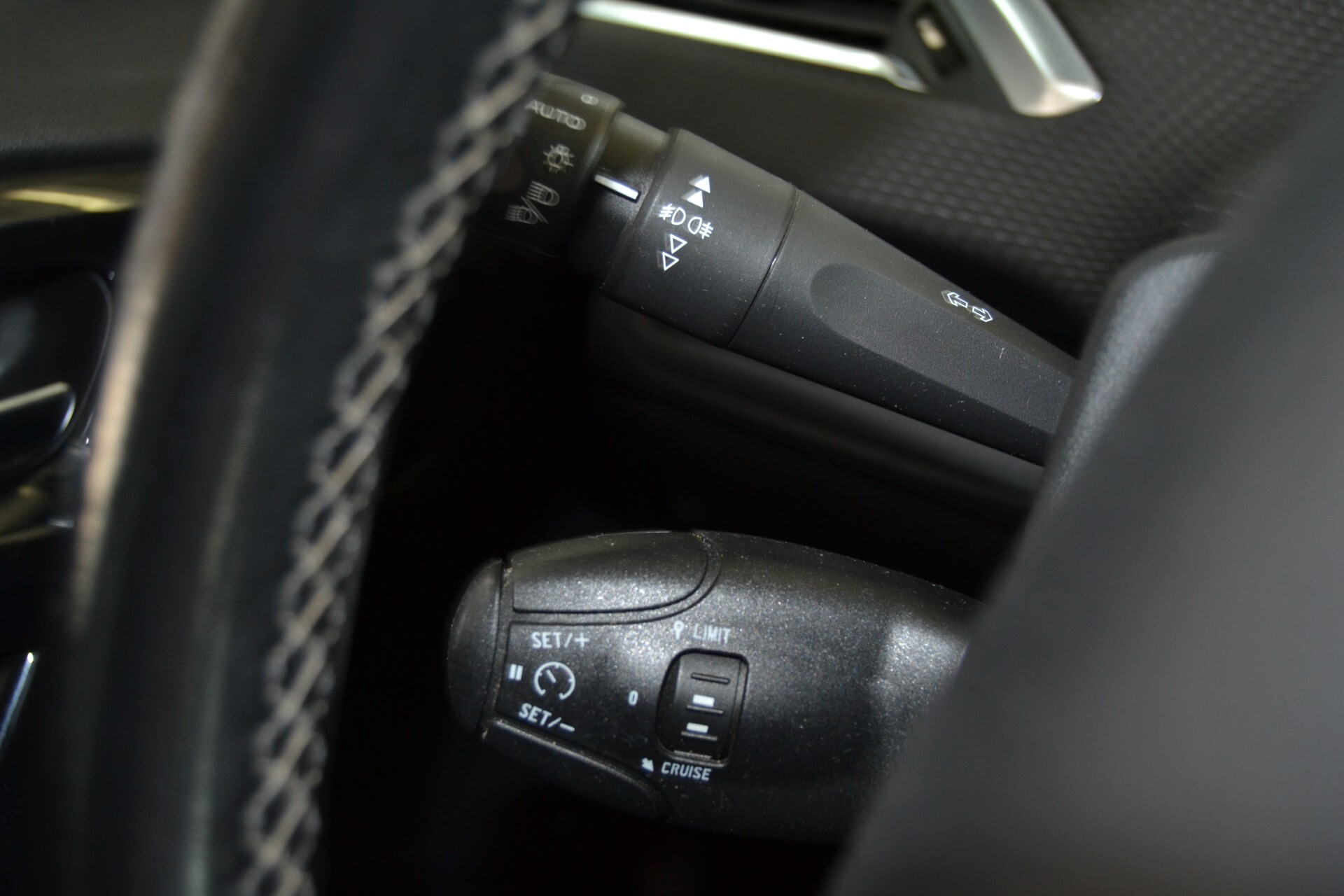 Peugeot 208 BlueHDi 75 5P Allure Navi/UniPRO/KMDOC