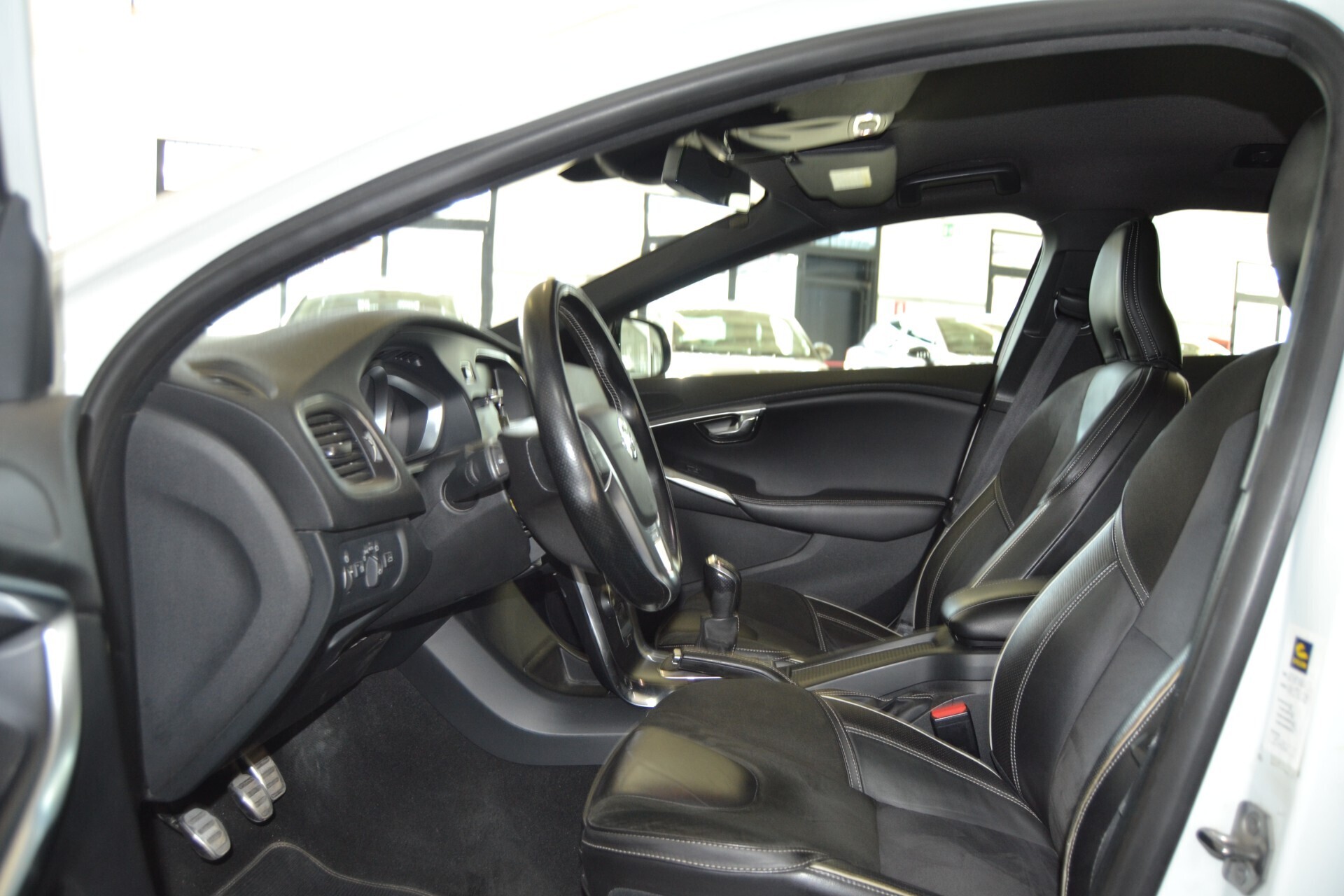 Volvo V40 D2 1.6 R-Design UniPro/Navi/Xenon/Cruse/Pelle