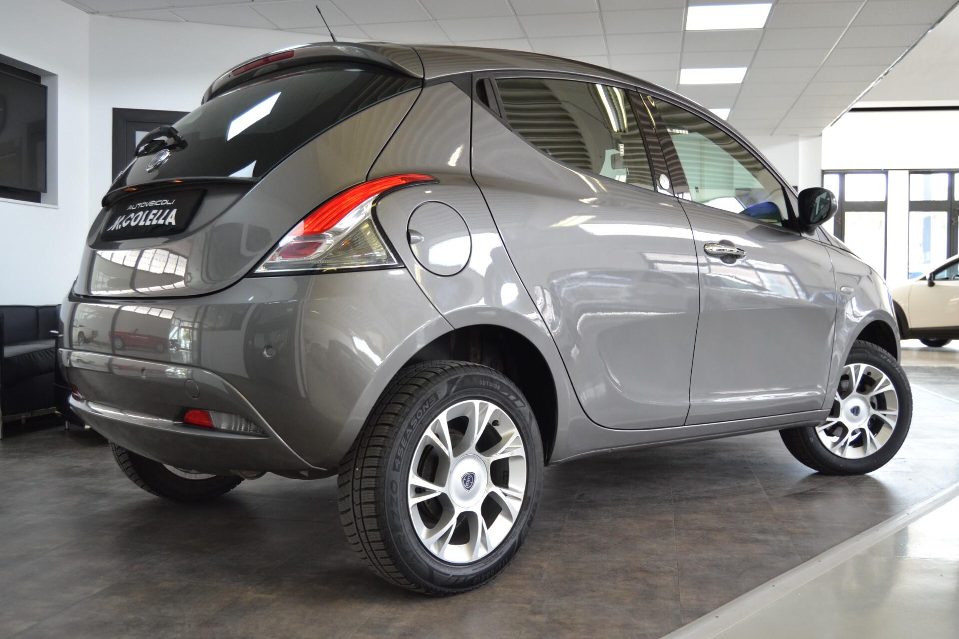 Lancia Ypsilon 0.9 TwinAir 85 CV 5 porte Metano Ecochic Gold