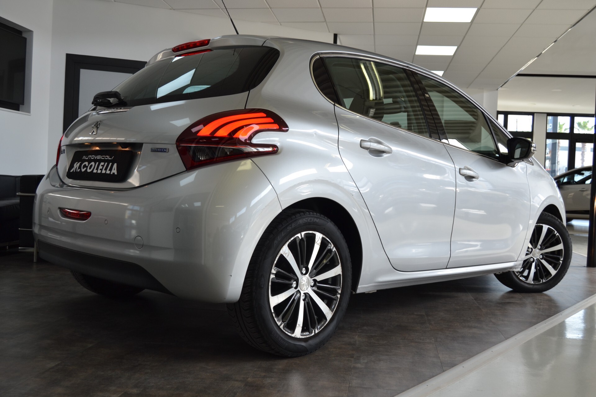 Peugeot 208 BlueHDi 75 5P Allure Navi/UniPRO/KMDOC