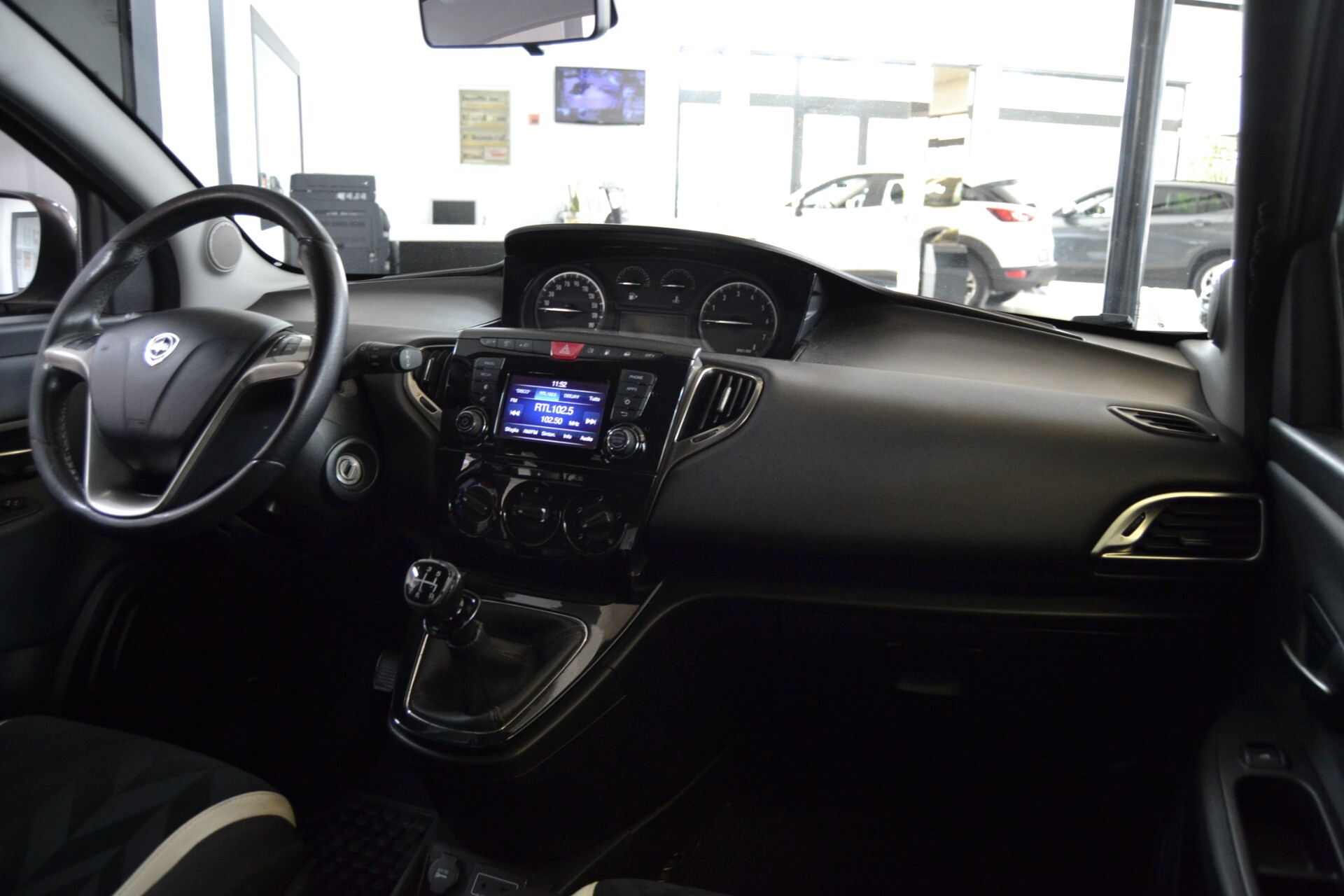 Lancia Ypsilon 0.9 TwinAir 85 CV 5 porte Metano Ecochic Gold