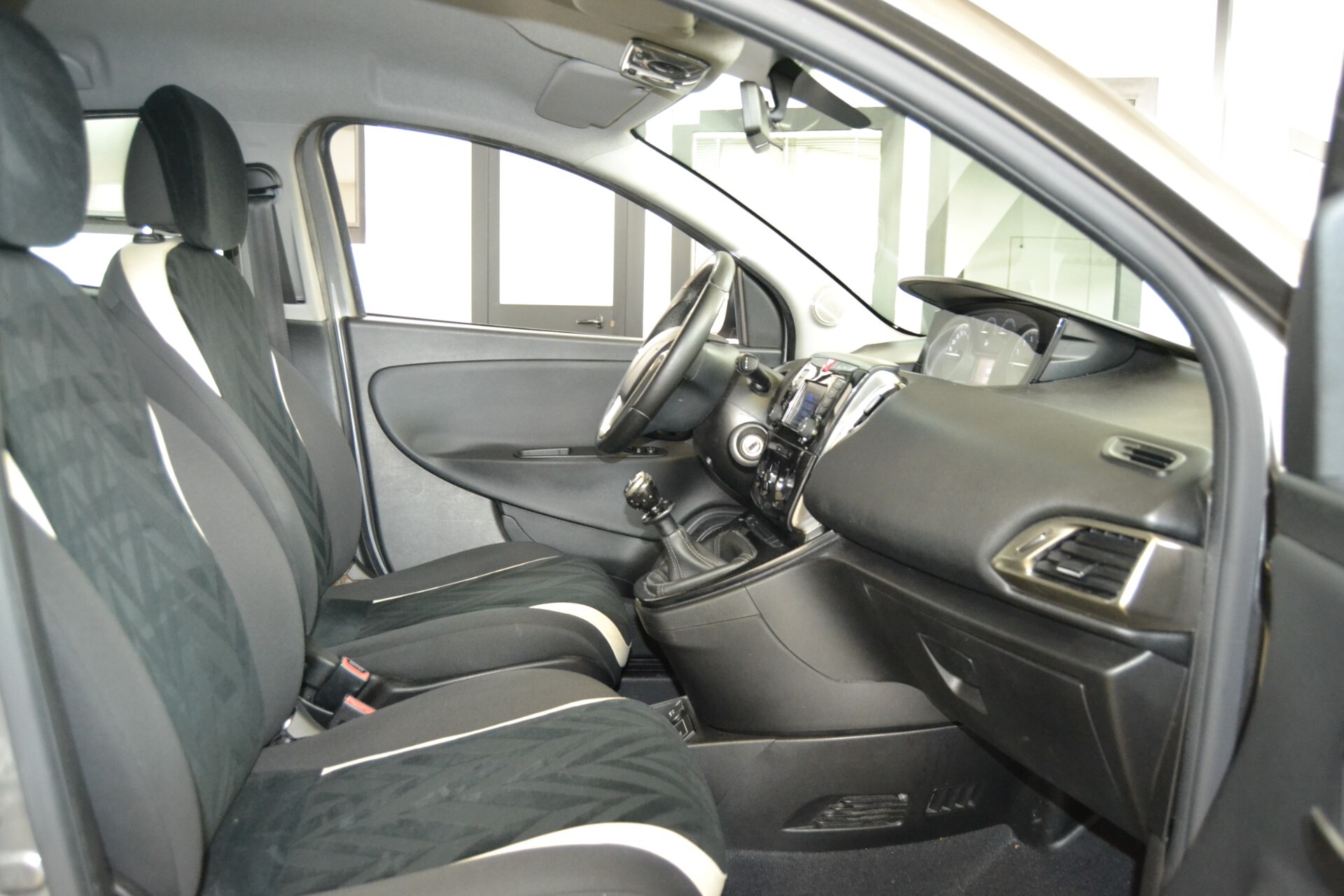 Lancia Ypsilon 0.9 TwinAir 85 CV 5 porte Metano Ecochic Gold