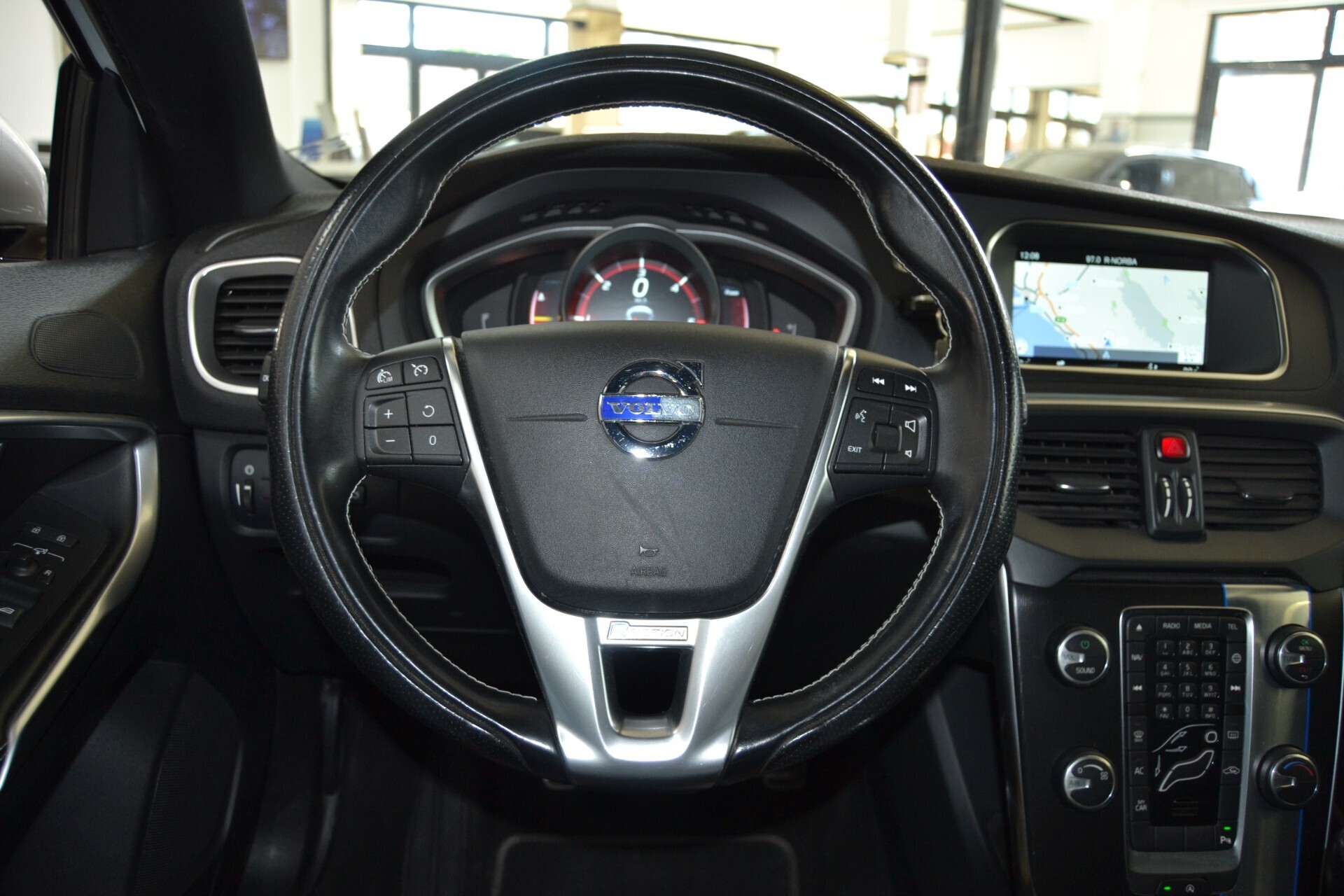 Volvo V40 D2 1.6 R-Design UniPro/Navi/Xenon/Cruse/Pelle