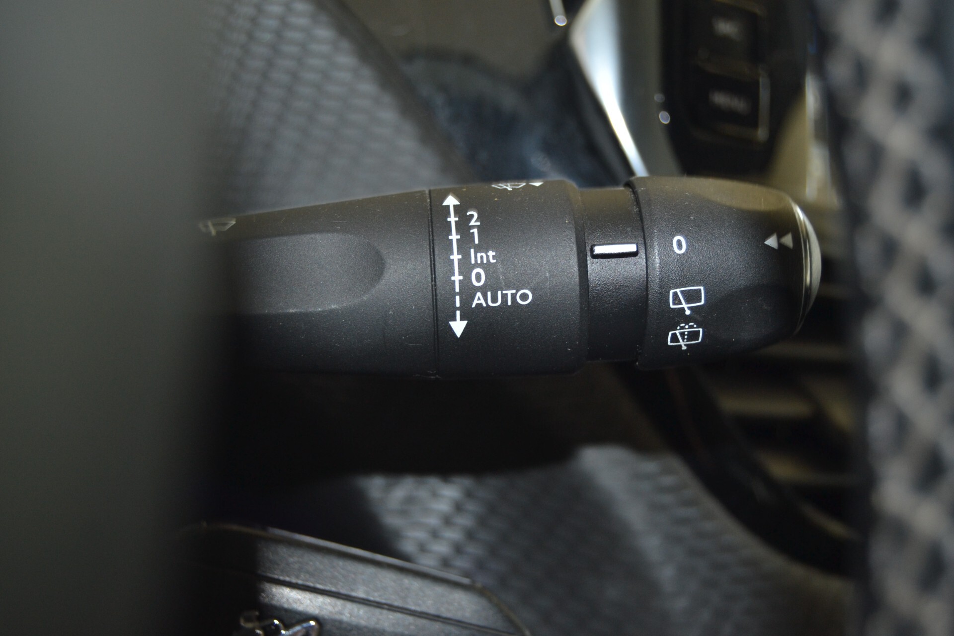 Peugeot 208 BlueHDi 75 5P Allure Navi/UniPRO/KMDOC