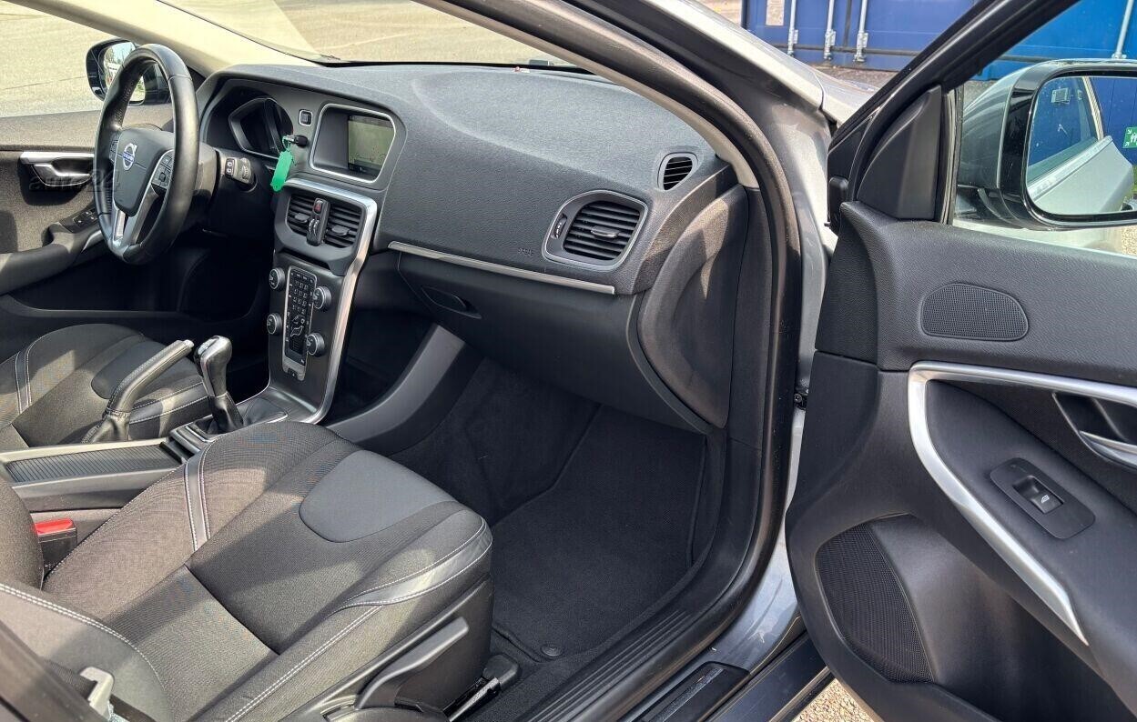 Volvo V40 1.6D2 115CV Momentum UniPro/Navi/Cruise