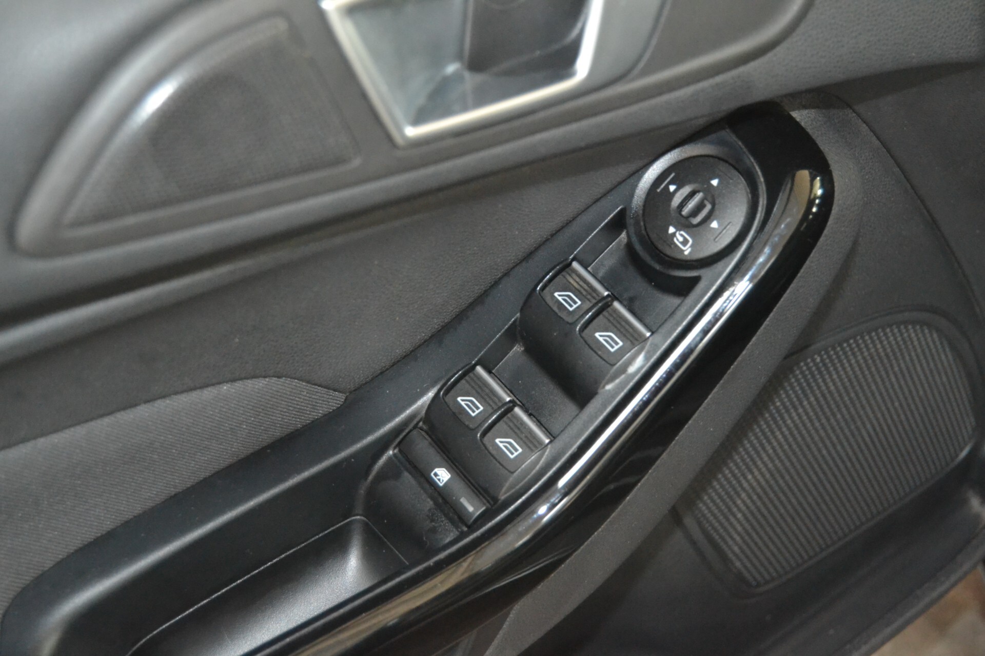 Ford Fiesta 1.5 TDCi 75CV 5P Titanium Navi/Xenon