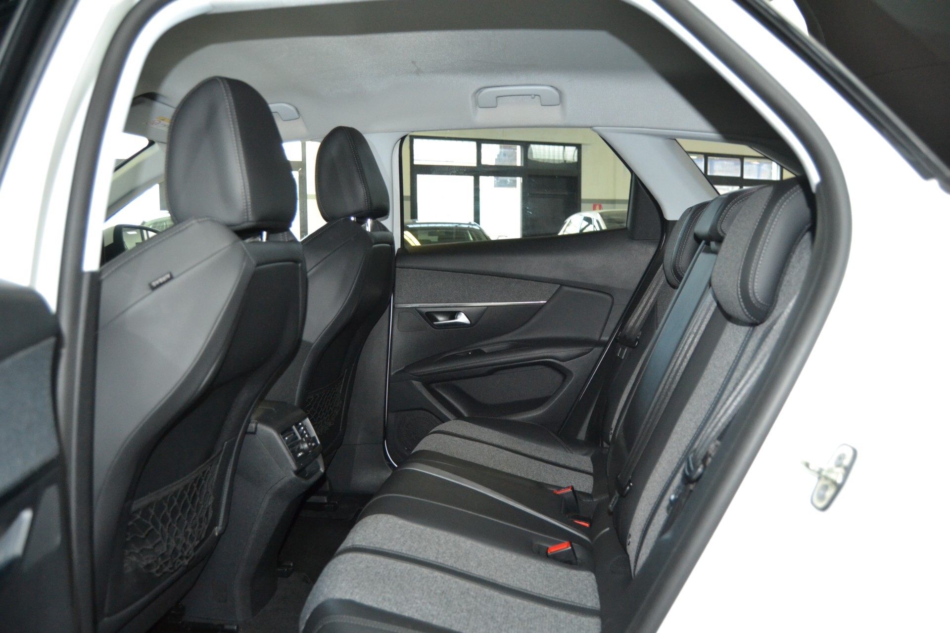 Peugeot 3008 BlueHDi 120 EAT6 Allure Navi/Cruise/KMDOC