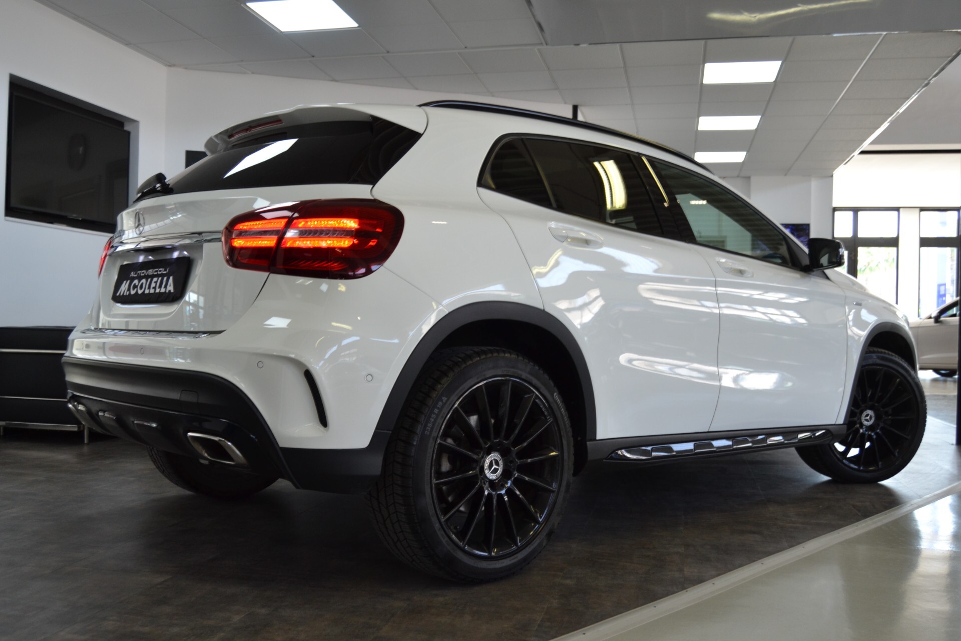 Mercedes-Benz GLA 200D Night EDITION Tetto/Navi/Pelle/Auto 
