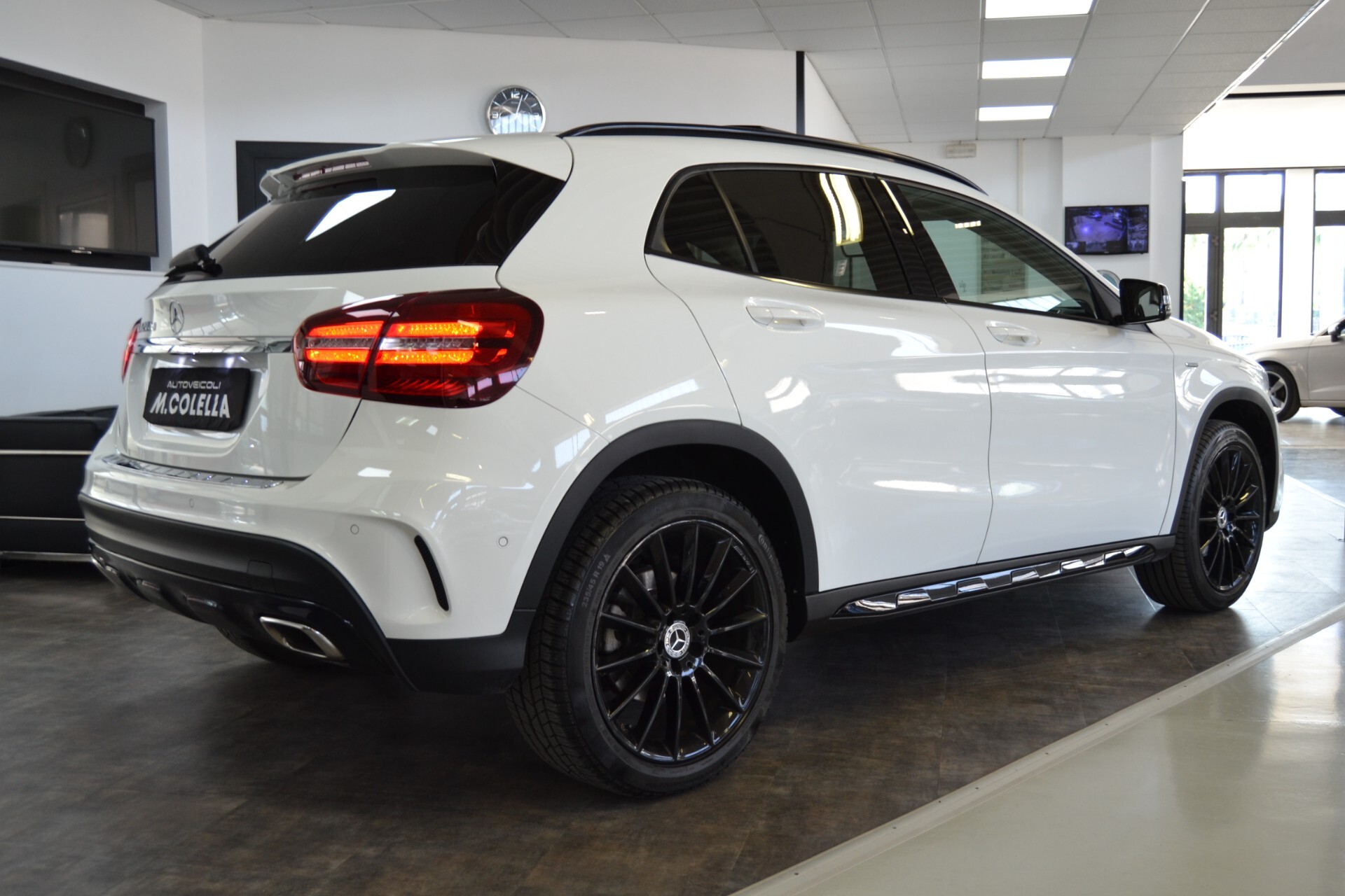 Mercedes-Benz GLA 200D Night EDITION Tetto/Navi/Pelle/Auto 