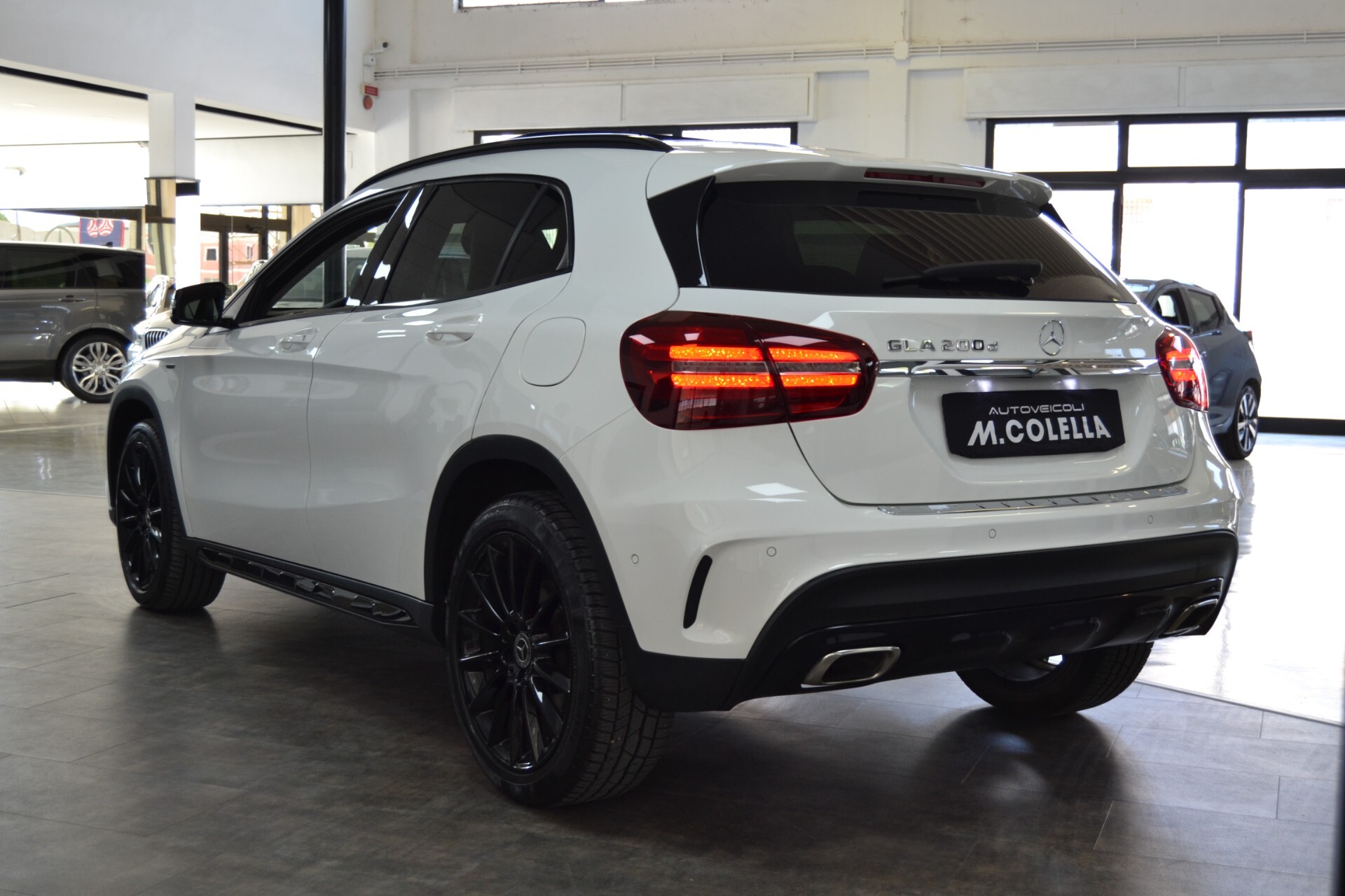 Mercedes-Benz GLA 200D Night EDITION Tetto/Navi/Pelle/Auto 