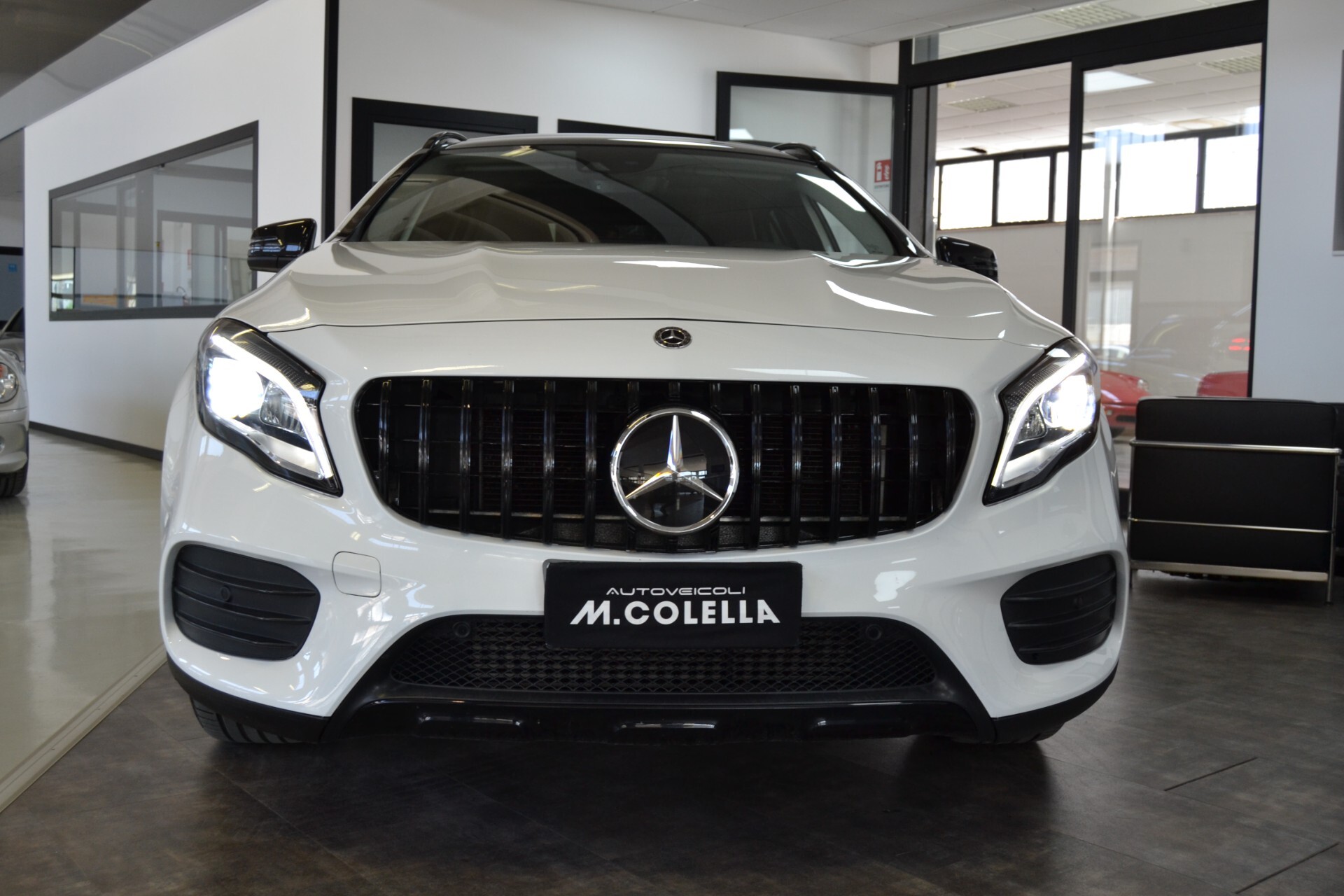 Mercedes-Benz GLA 200D Night EDITION Tetto/Navi/Pelle/Auto 