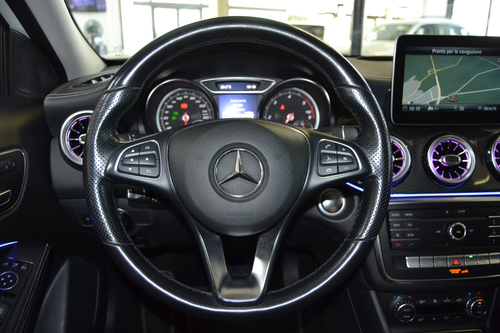 Mercedes-Benz GLA 200D Night EDITION Tetto/Navi/Pelle/Auto 