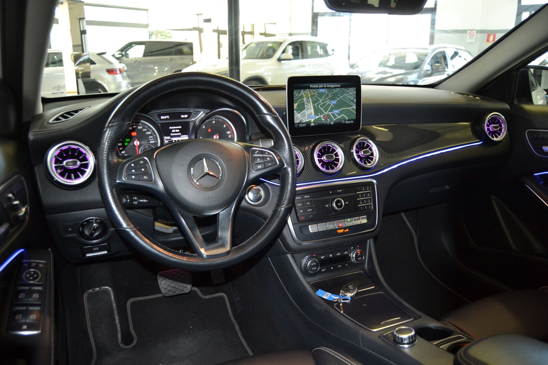 Mercedes-Benz GLA 200D Night EDITION Tetto/Navi/Pelle/Auto 