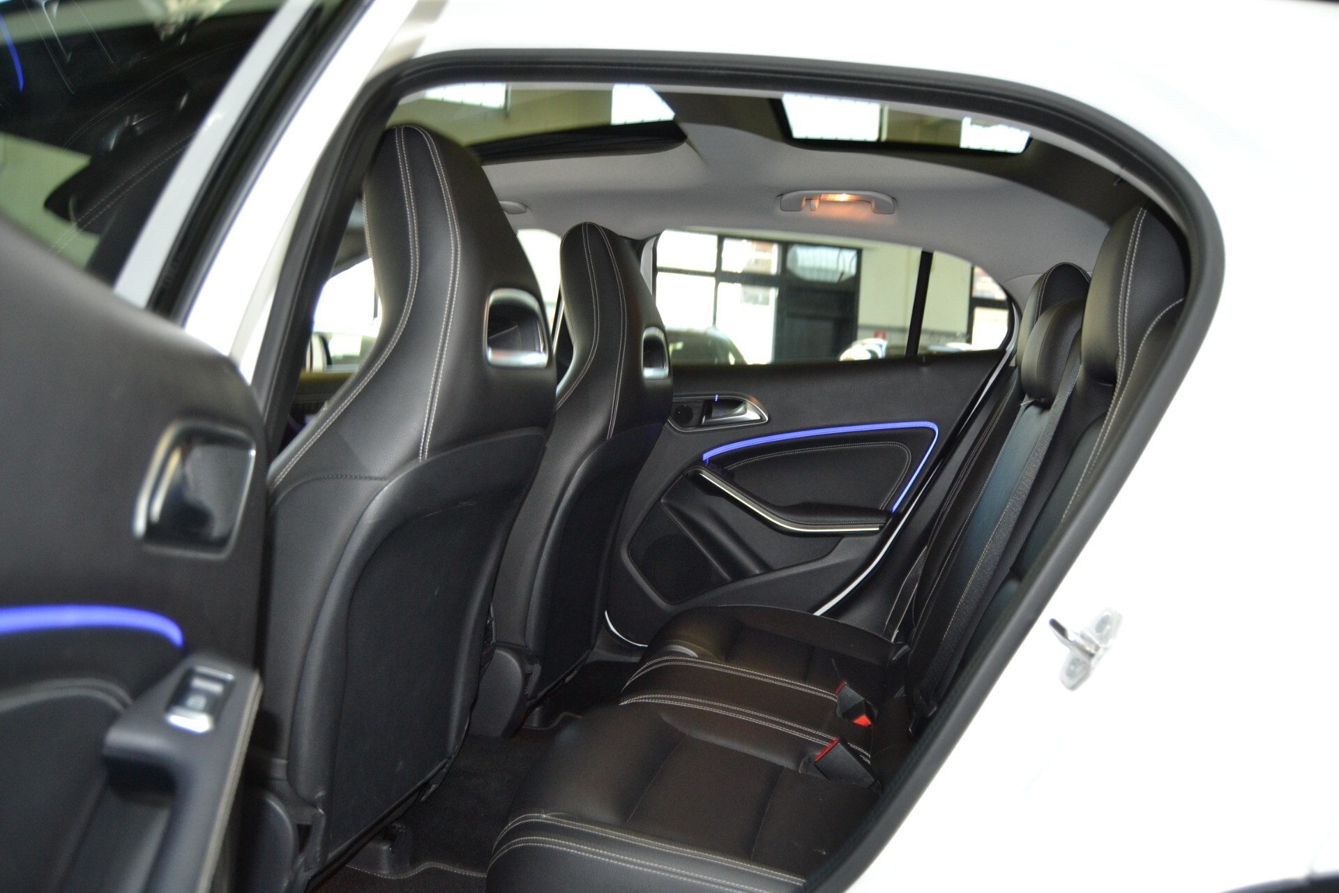 Mercedes-Benz GLA 200D Night EDITION Tetto/Navi/Pelle/Auto 