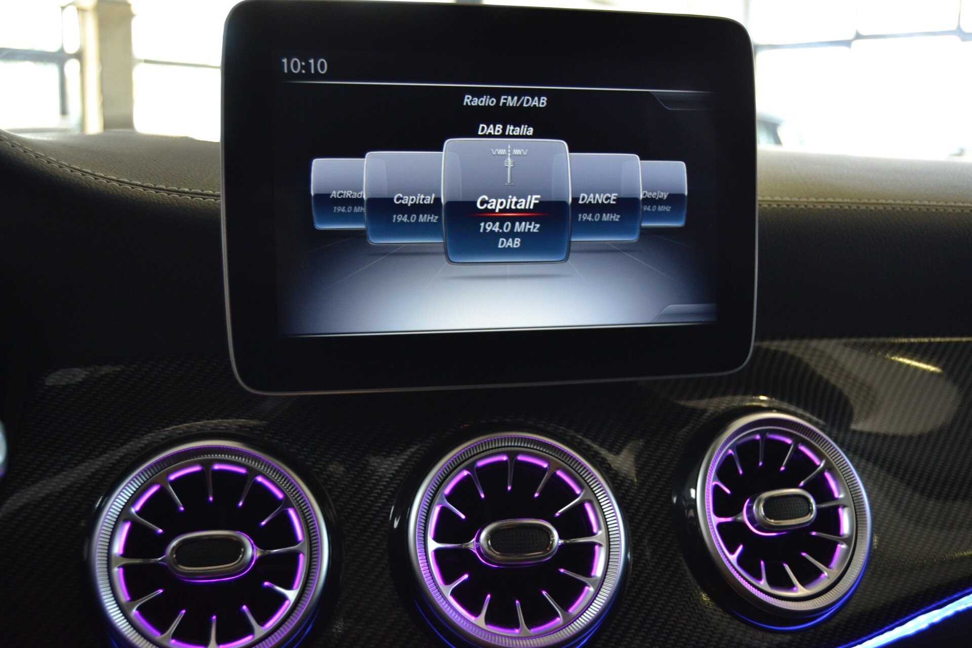 Mercedes-Benz GLA 200D Night EDITION Tetto/Navi/Pelle/Auto 