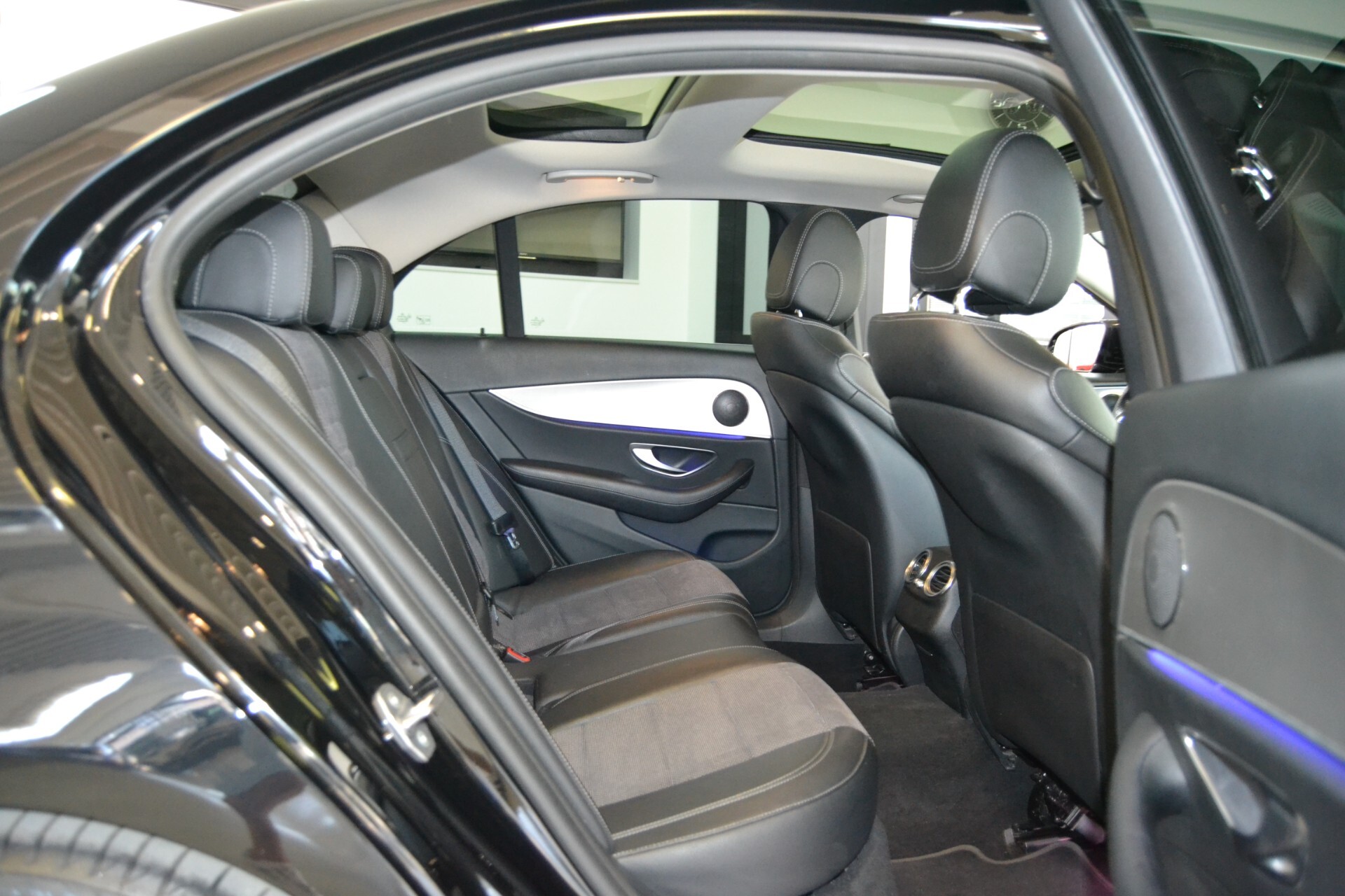 Mercedes E 220D Premium TETTO/Navi/Pelle/9G