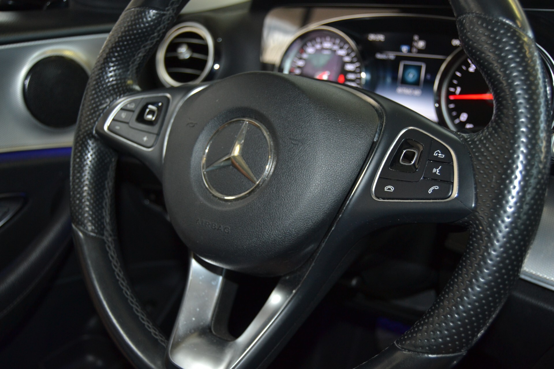 Mercedes E 220D Premium TETTO/Navi/Pelle/9G