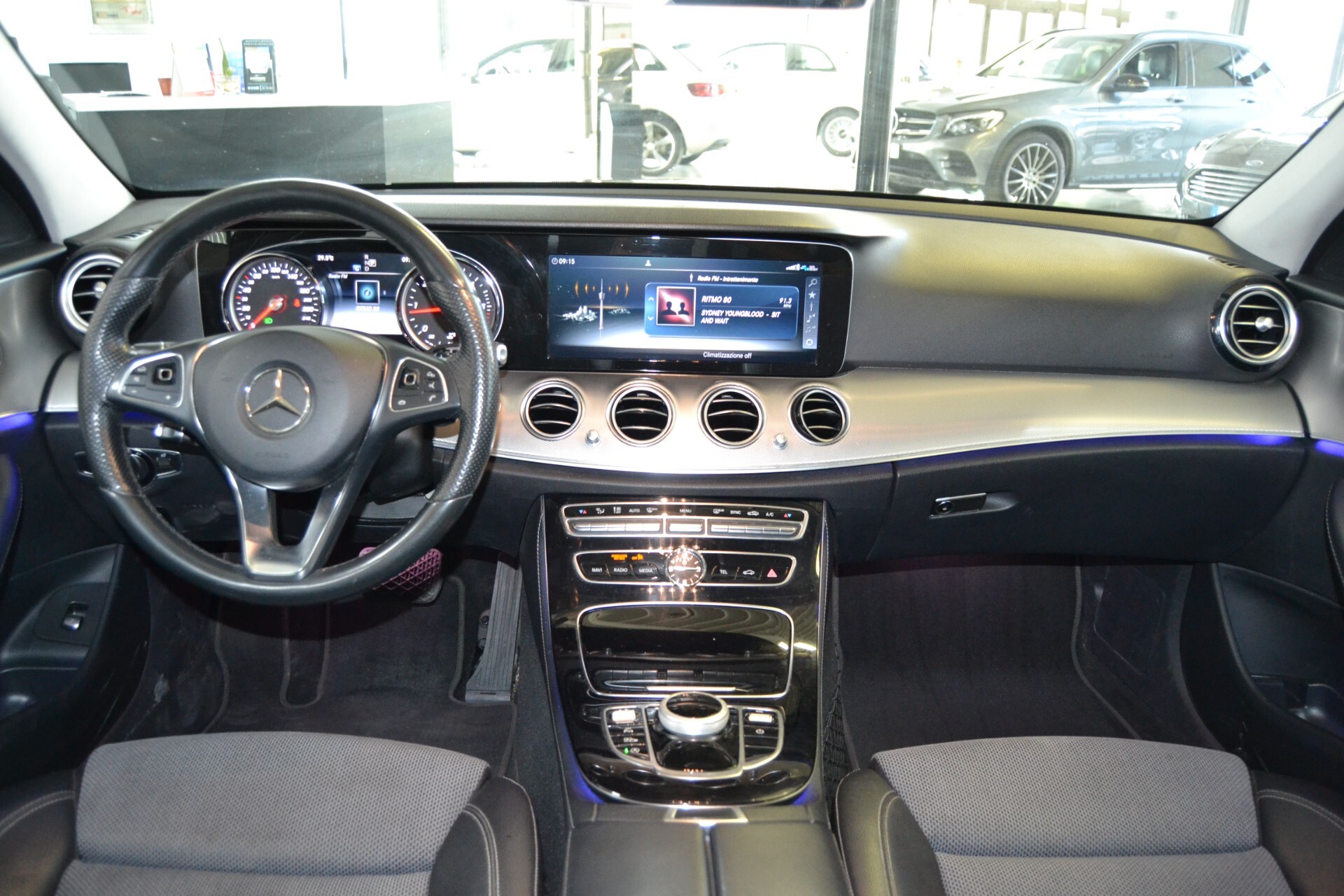 Mercedes E 220D Premium TETTO/Navi/Pelle/9G