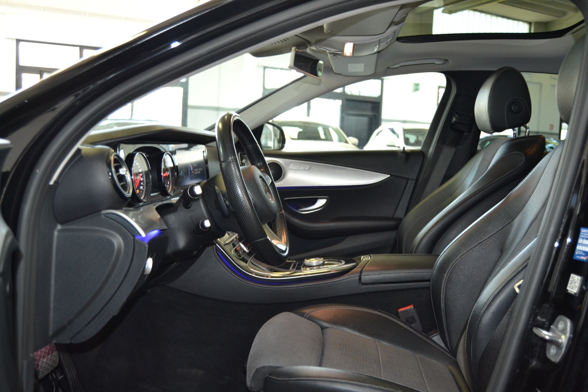 Mercedes E 220D Premium TETTO/Navi/Pelle/9G