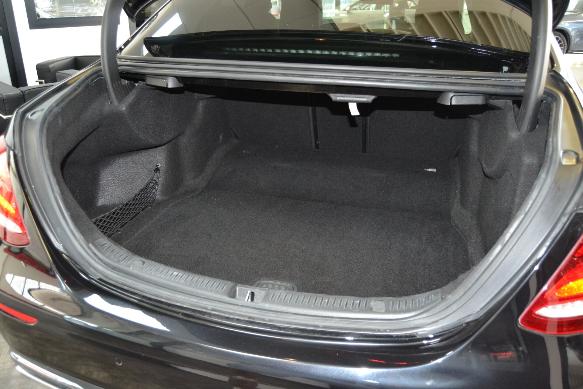 Mercedes E 220D Premium TETTO/Navi/Pelle/9G