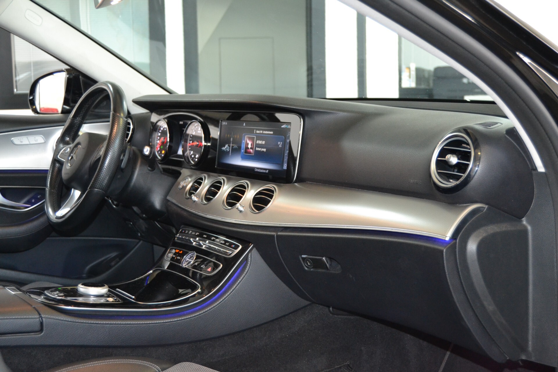 Mercedes E 220D Premium TETTO/Navi/Pelle/9G