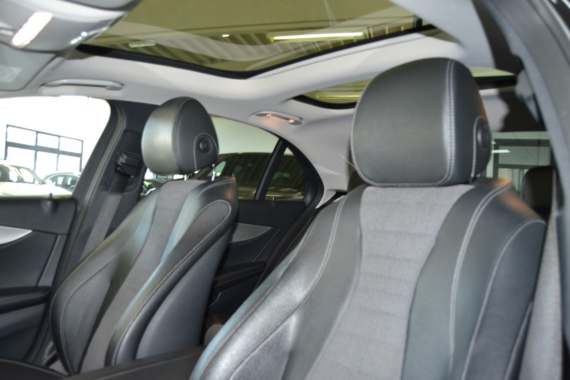 Mercedes E 220D Premium TETTO/Navi/Pelle/9G