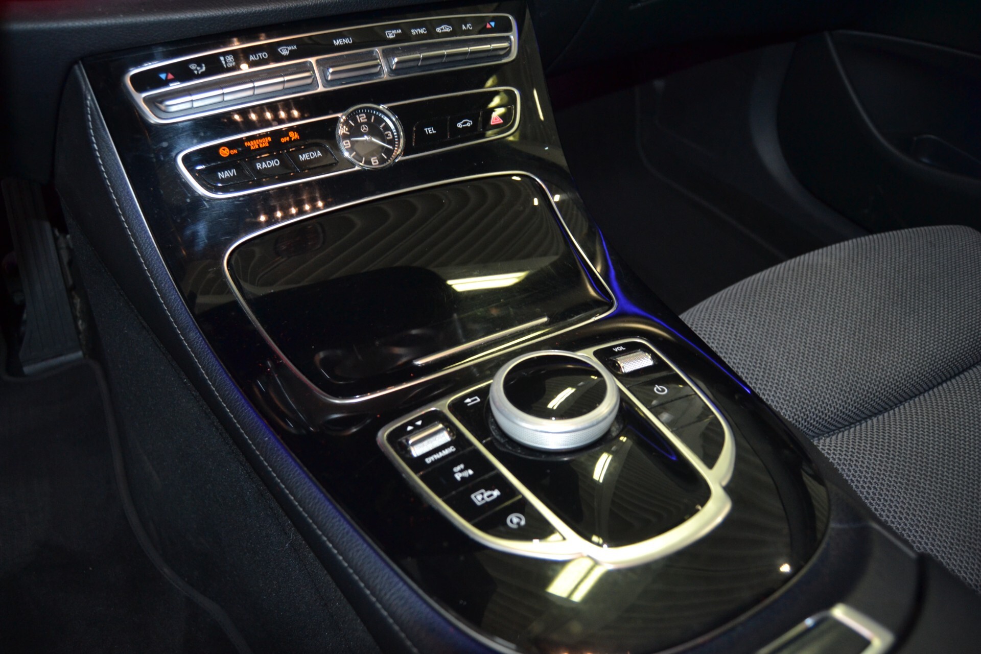 Mercedes E 220D Premium TETTO/Navi/Pelle/9G